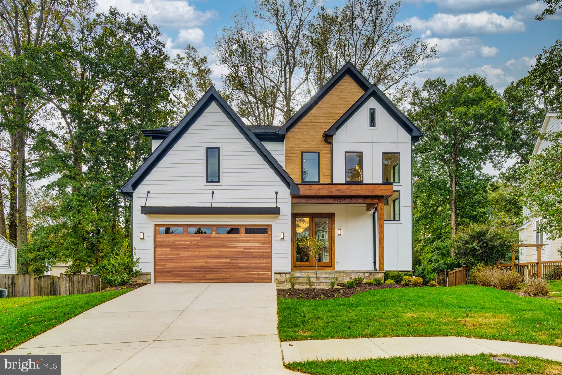 913 SYMPHONY CIRCLE SW