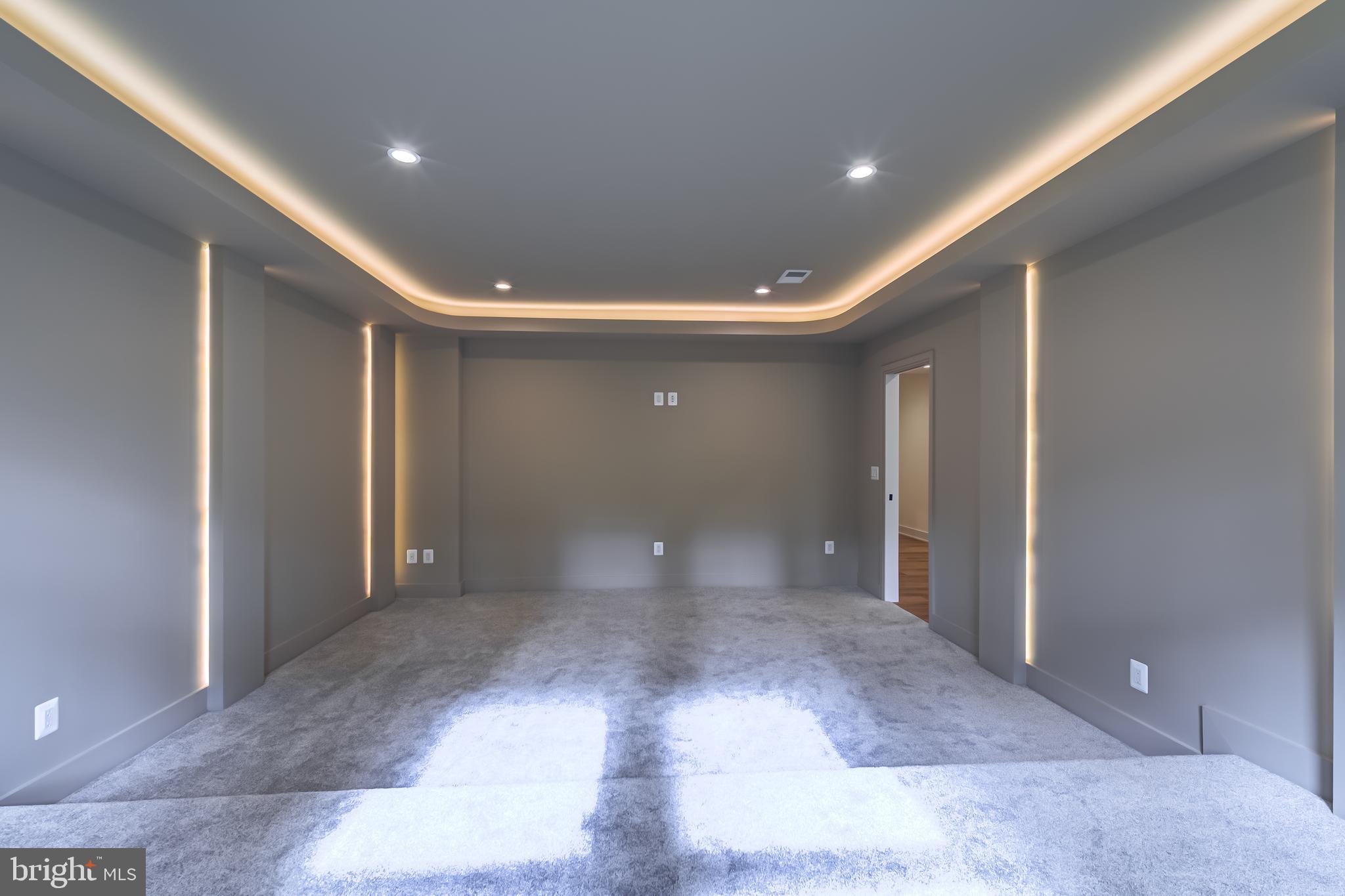 VIENNA WOODS - Residential