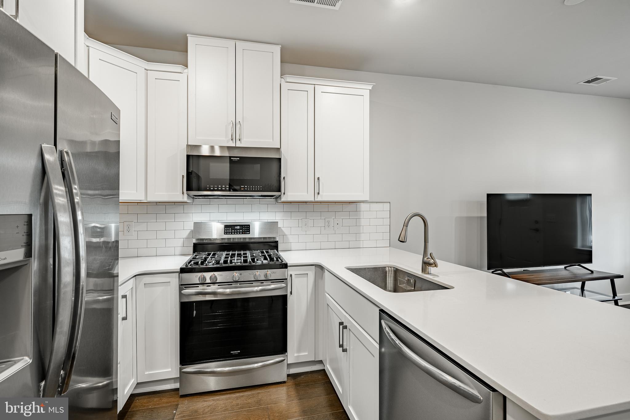 STEELPOINTE - Residential