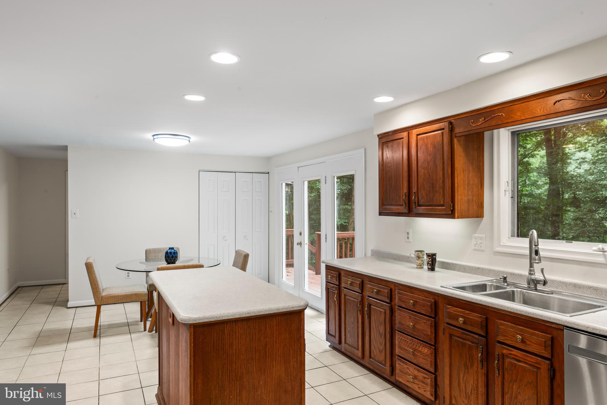 RESTON - Residential