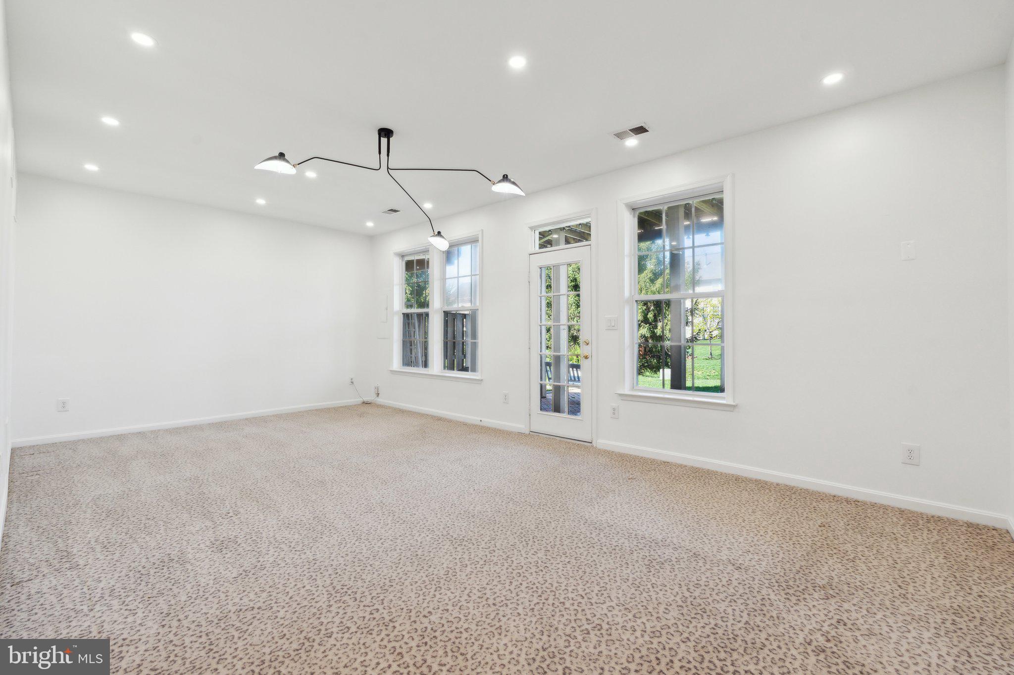 POTOMAC STATION - Residential