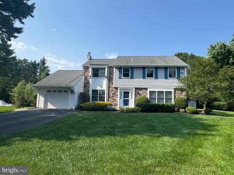 8 GARRISON COURT HOLLAND PA 18966