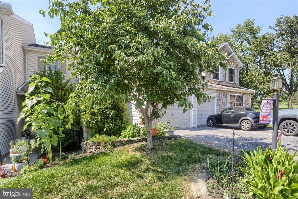 Photo of 10 Fargreen Court, ETTERS, PA 17319 (MLS # PAYK2086934)