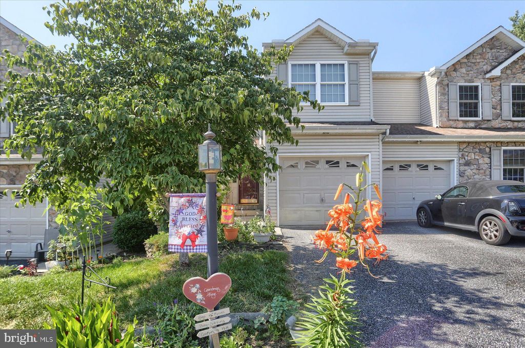 Photo of 10 Fargreen Court, ETTERS, PA 17319 (MLS # PAYK2086934)