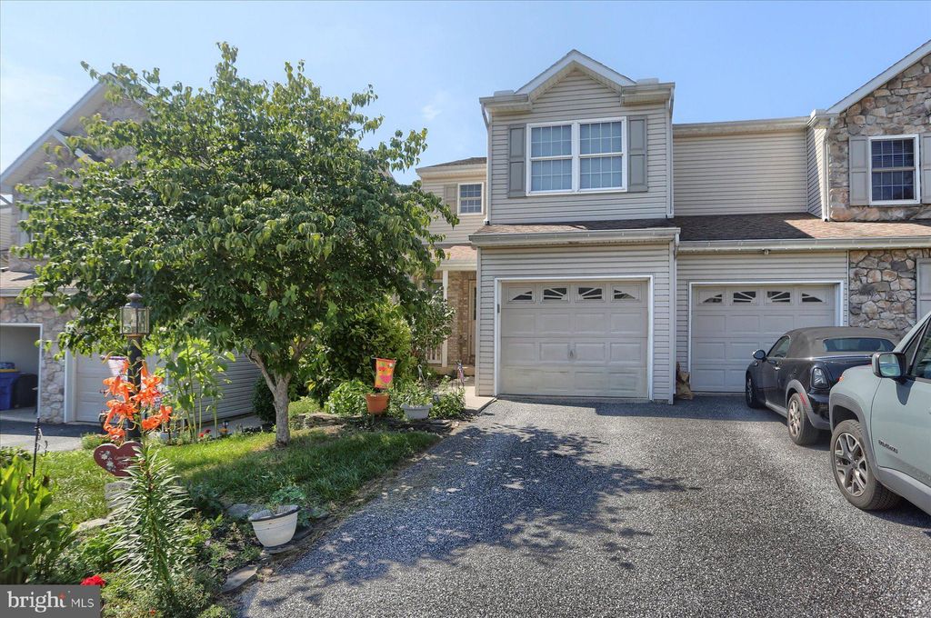 Photo of 10 Fargreen Court, ETTERS, PA 17319 (MLS # PAYK2086934)