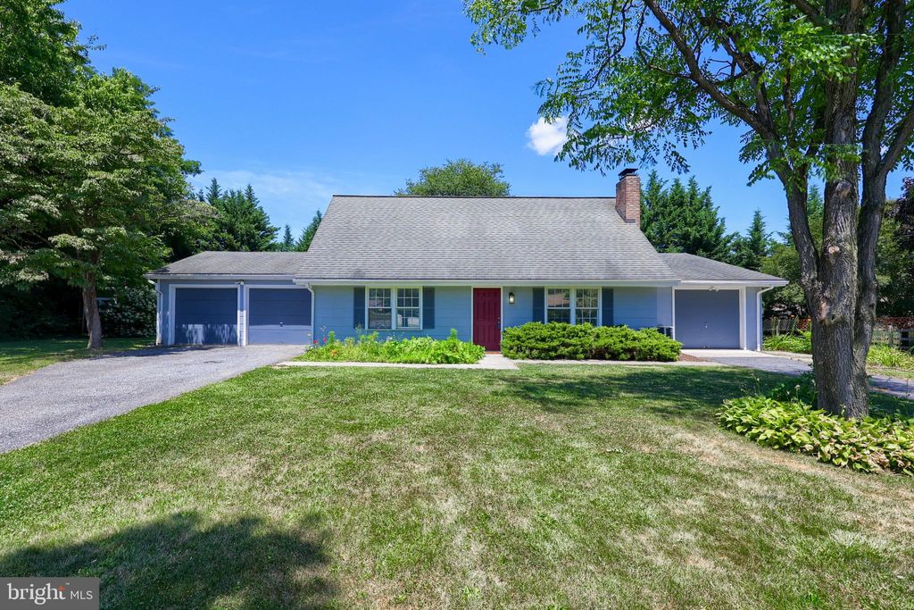 Photo of 120 Urban Drive, Lancaster, PA 17603 (MLS # PALA2053374)