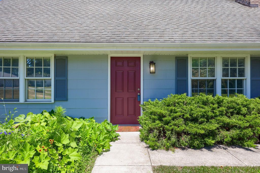 Photo of 120 Urban Drive, Lancaster, PA 17603 (MLS # PALA2053374)