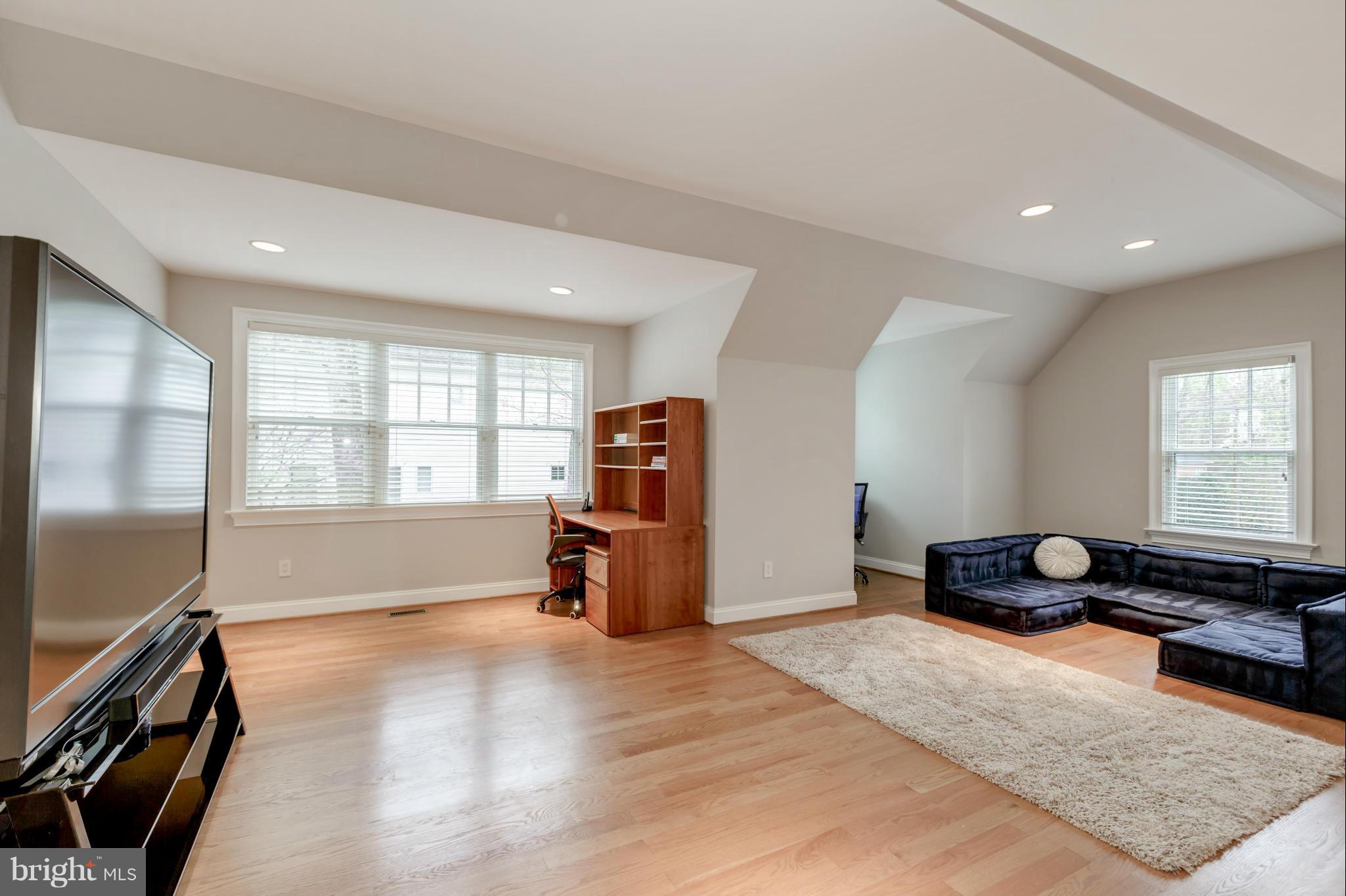 LANGLEY FOREST - Residential