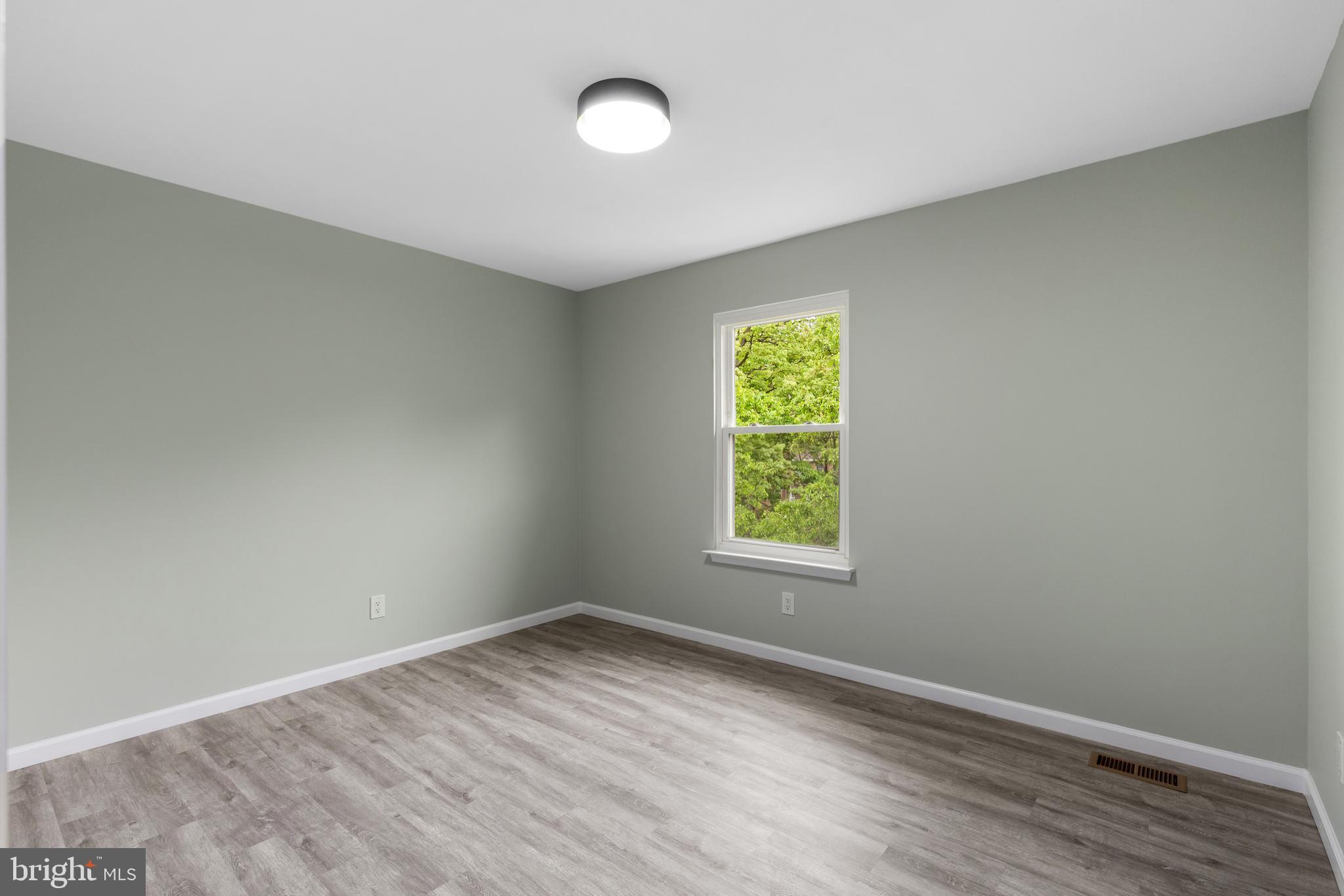 CHEVERLY HILLS - Residential