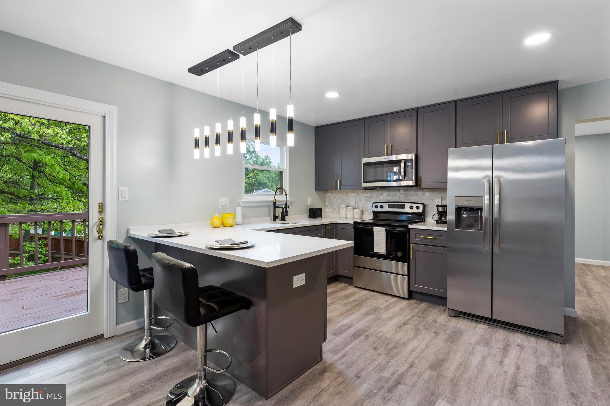 CHEVERLY HILLS - Residential