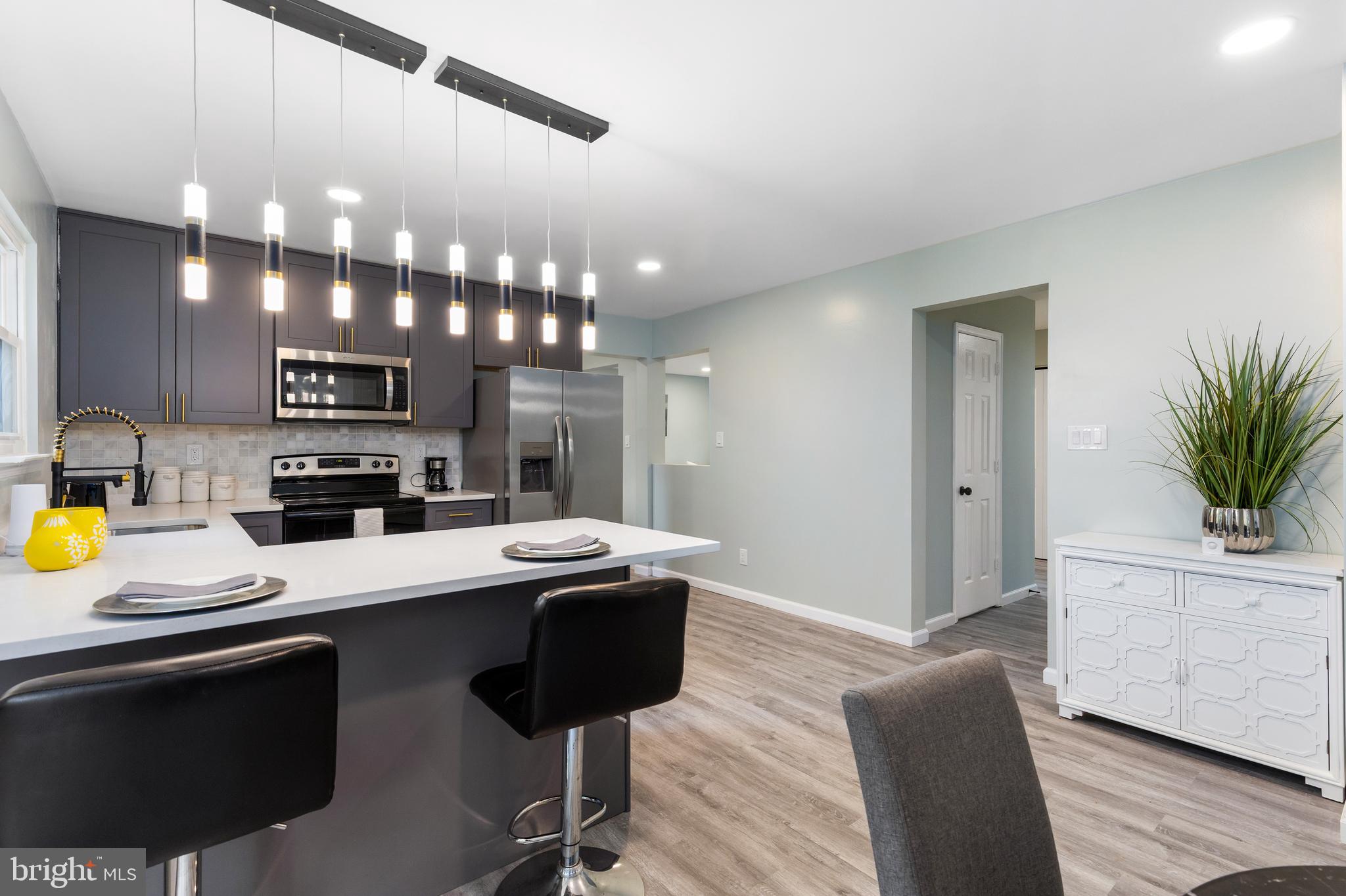 CHEVERLY HILLS - Residential