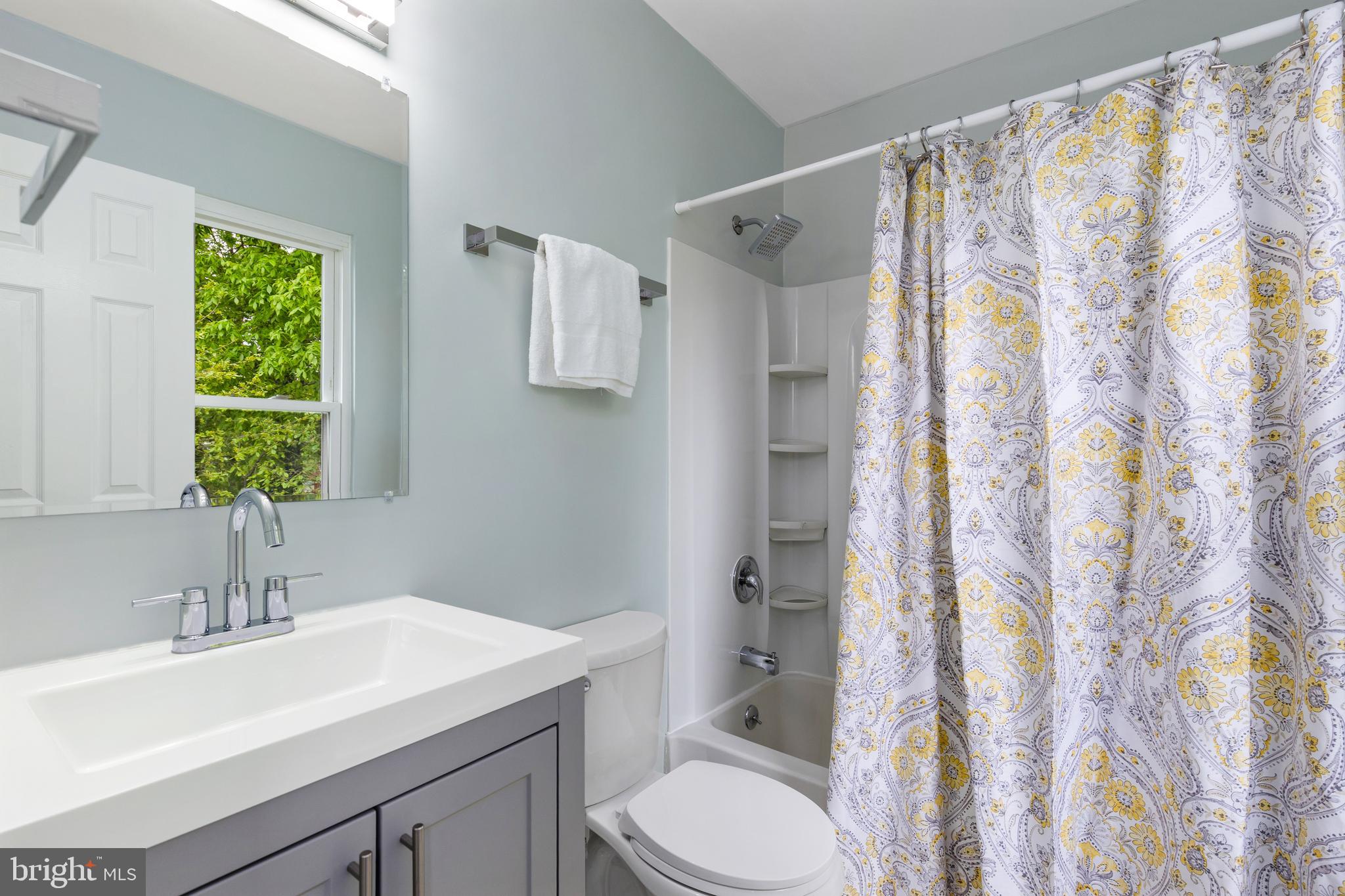 CHEVERLY HILLS - Residential