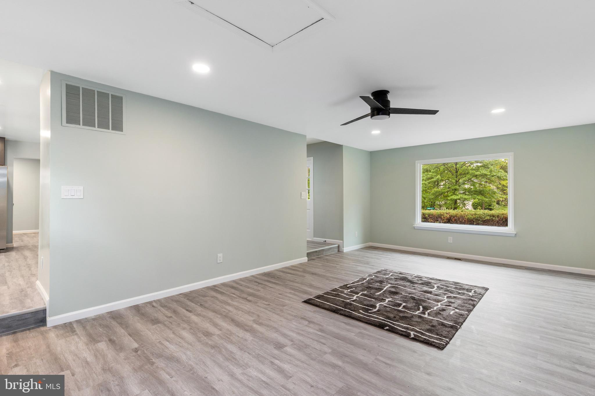 CHEVERLY HILLS - Residential