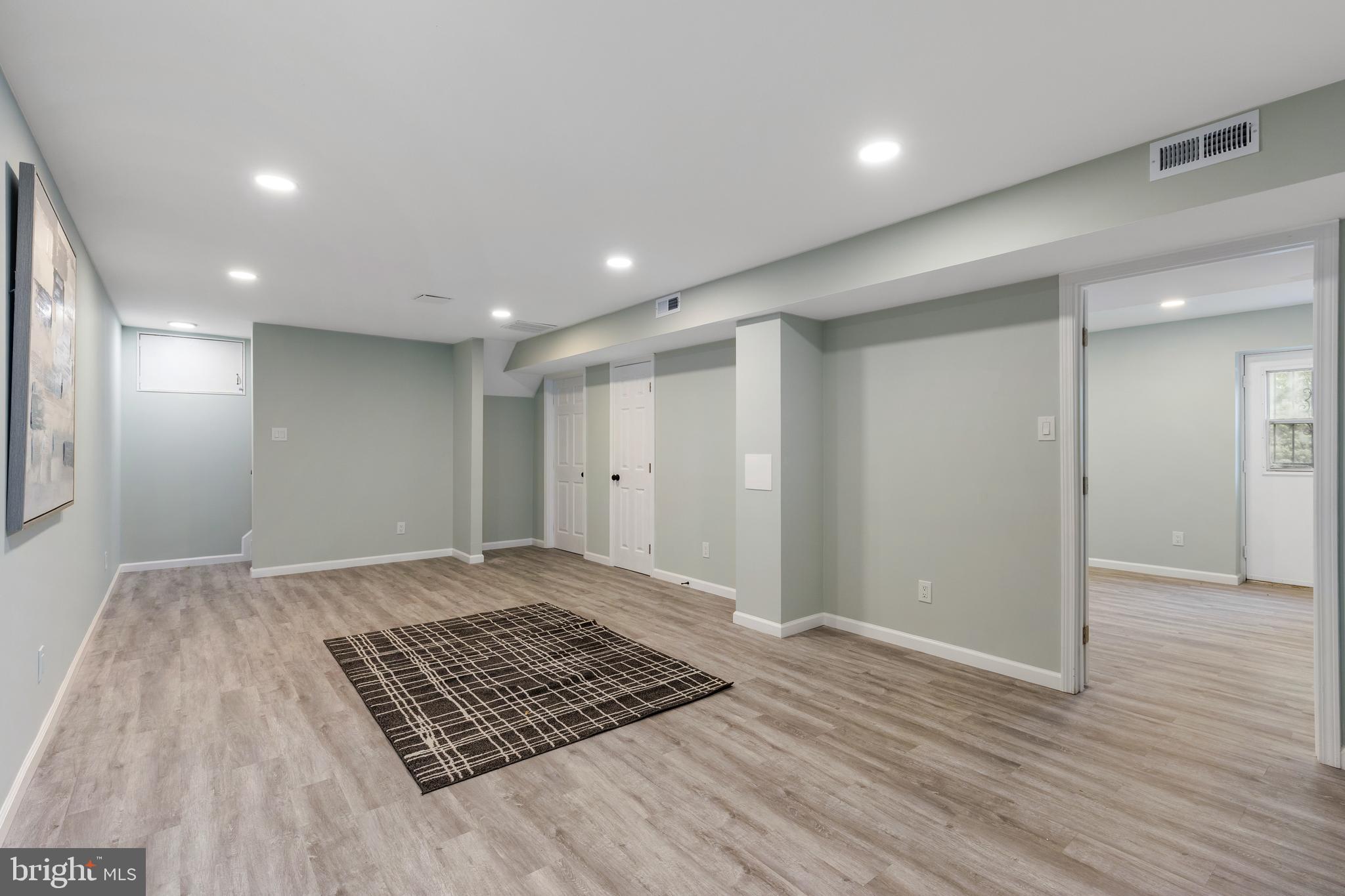 CHEVERLY HILLS - Residential