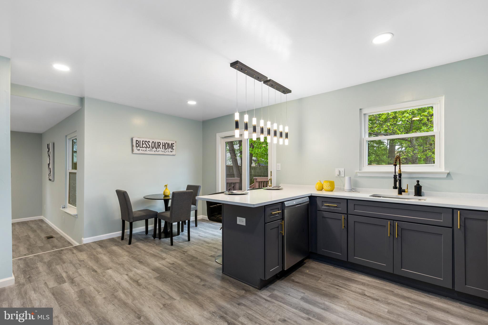 CHEVERLY HILLS - Residential