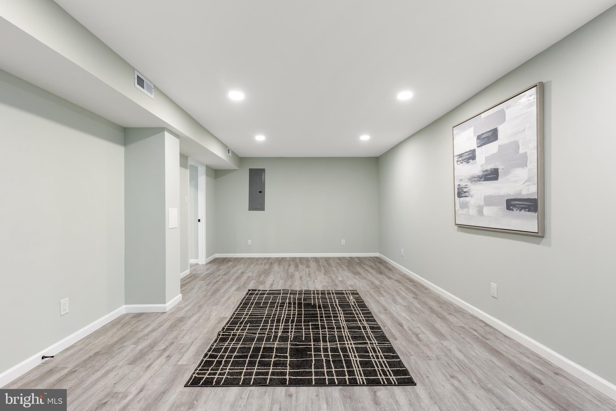 CHEVERLY HILLS - Residential