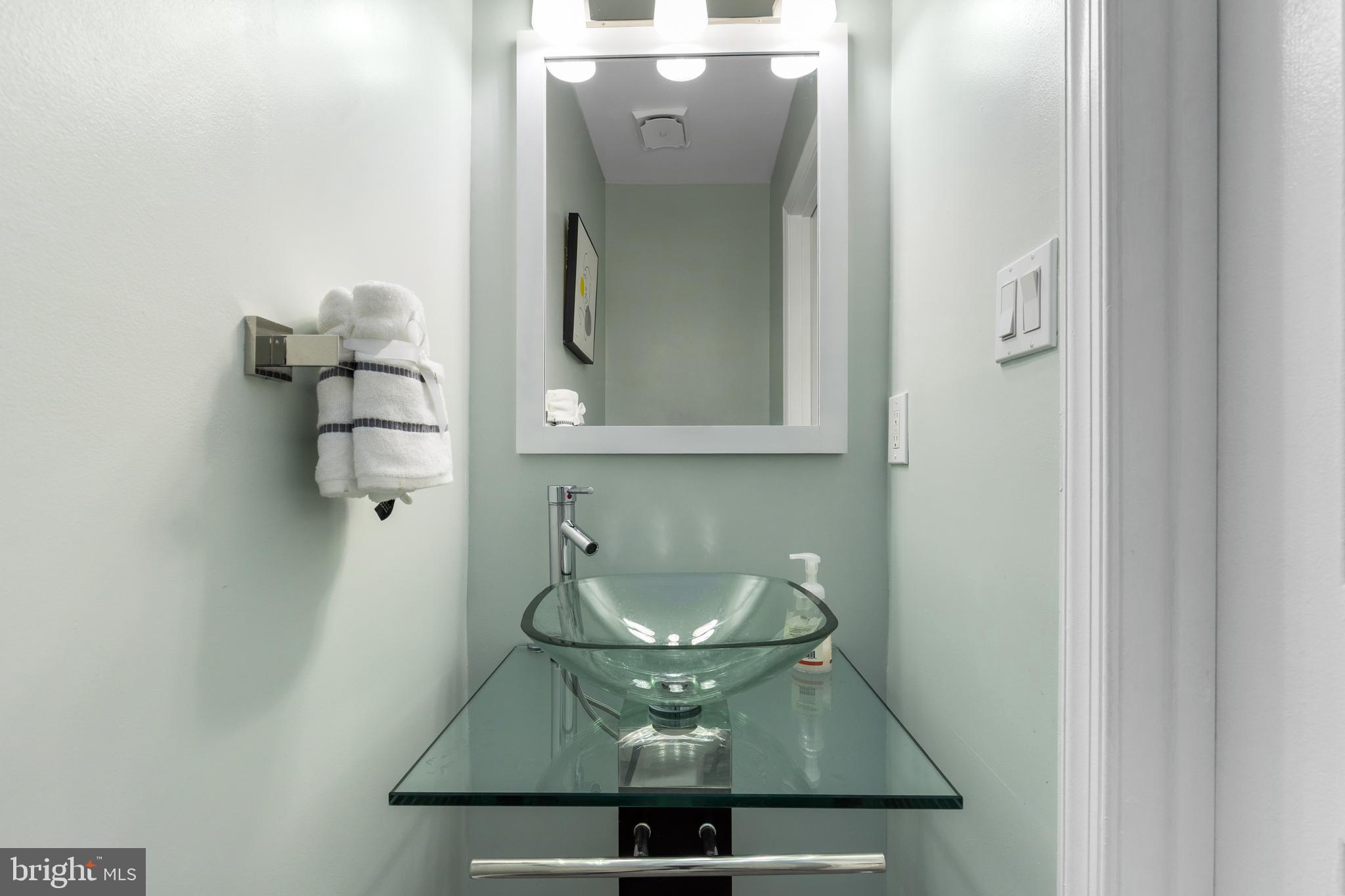 CHEVERLY HILLS - Residential