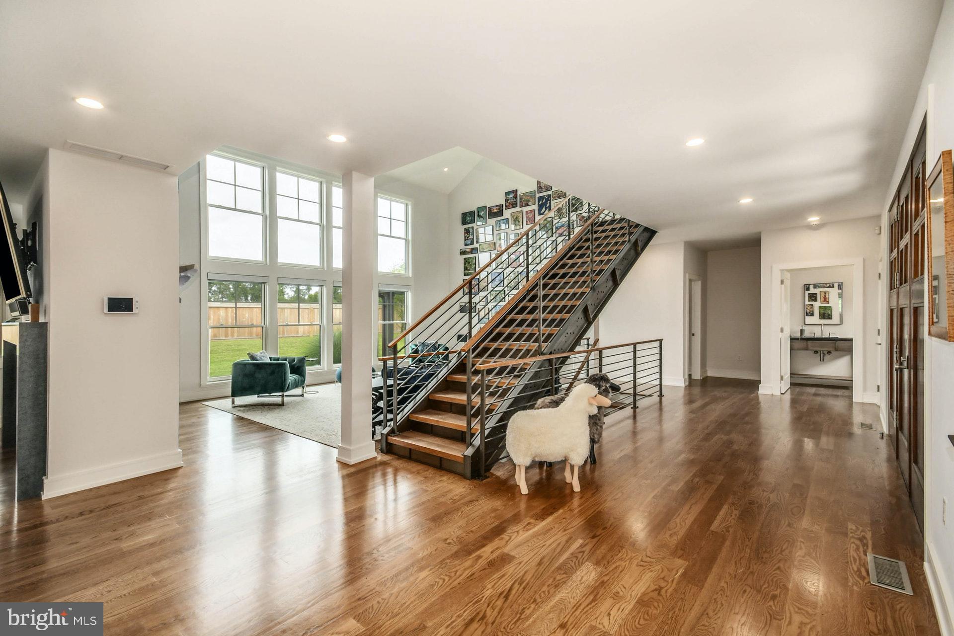 CHESTNUT HILL - Residential