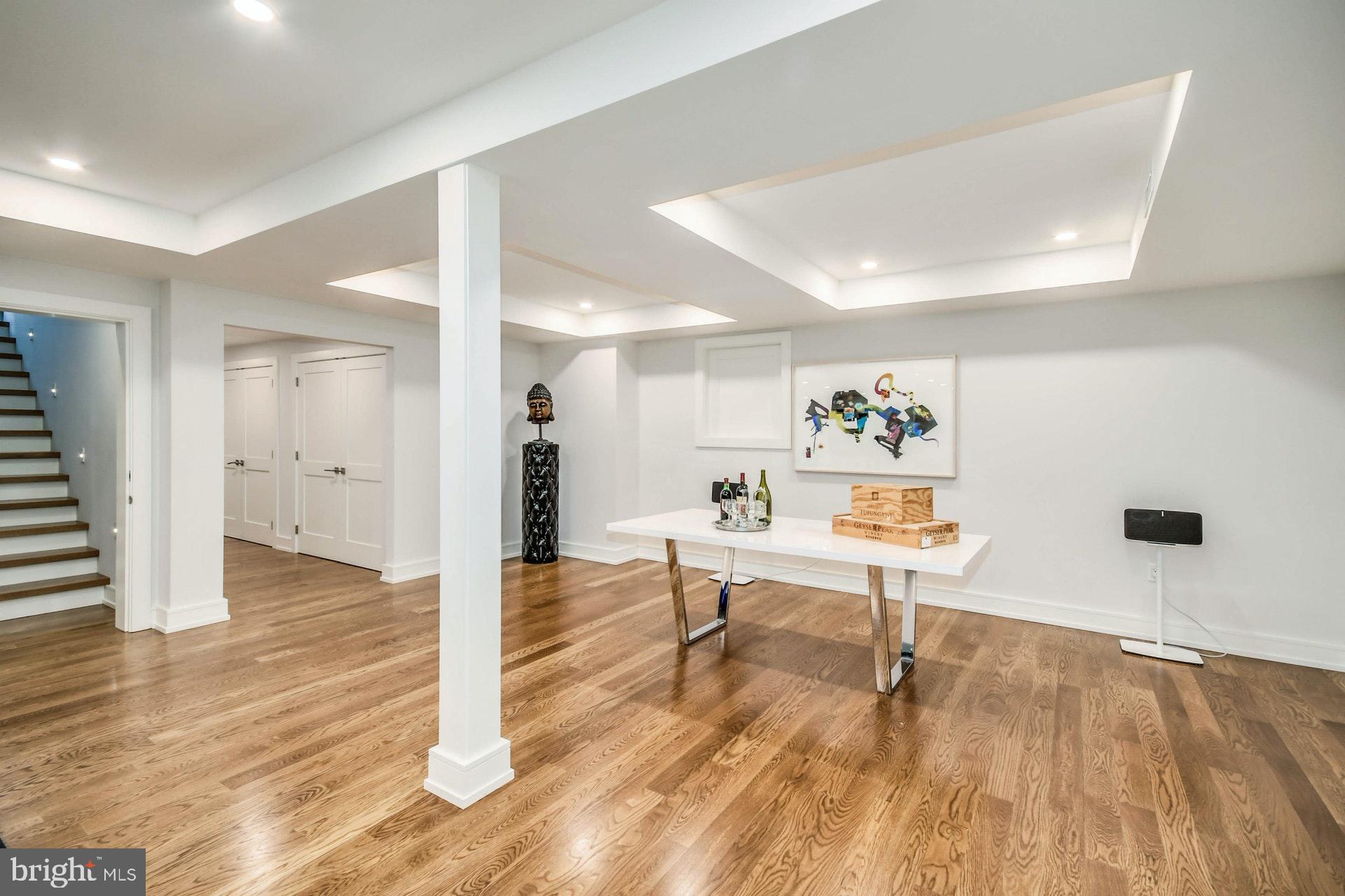 CHESTNUT HILL - Residential