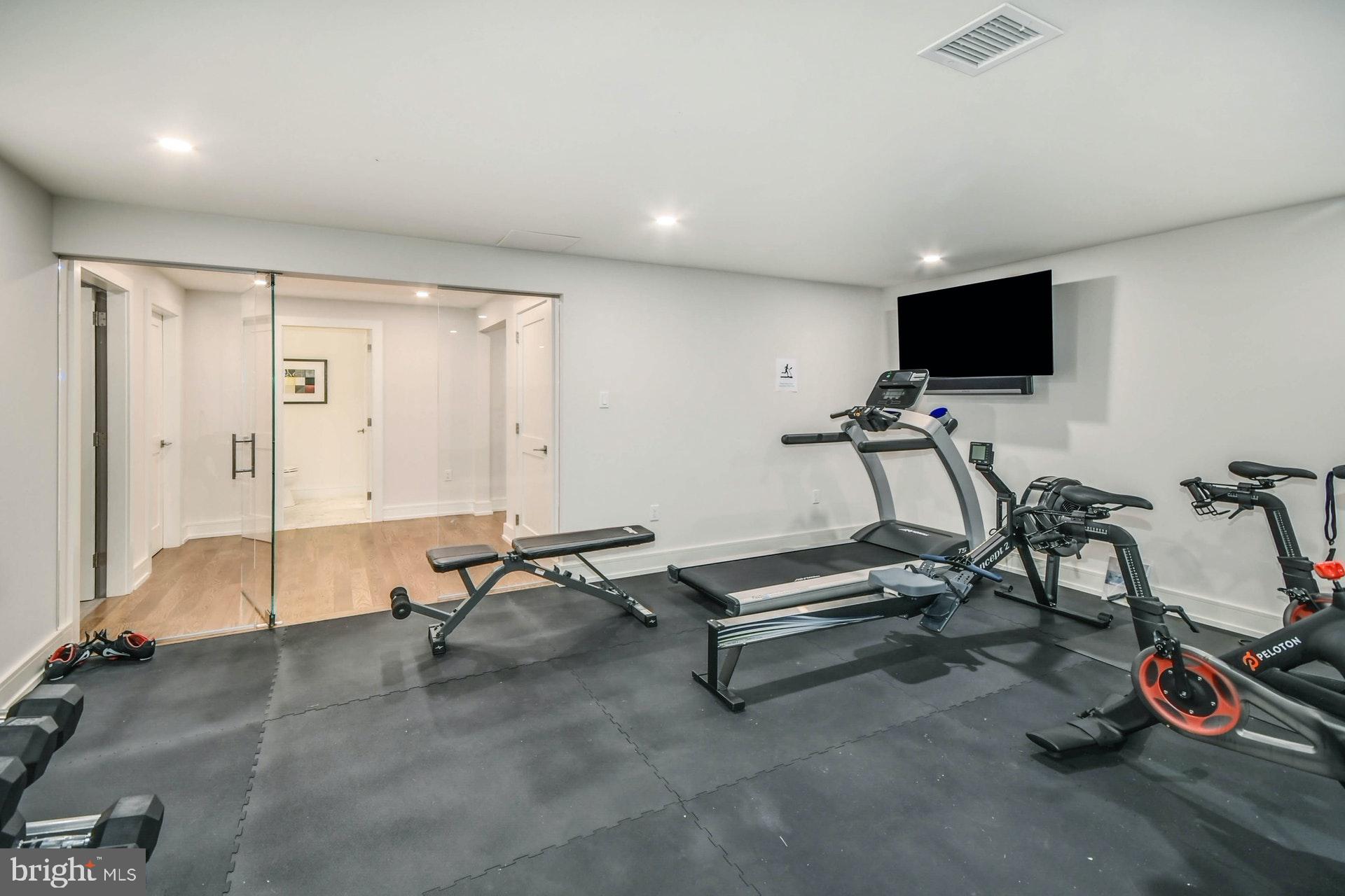 CHESTNUT HILL - Residential