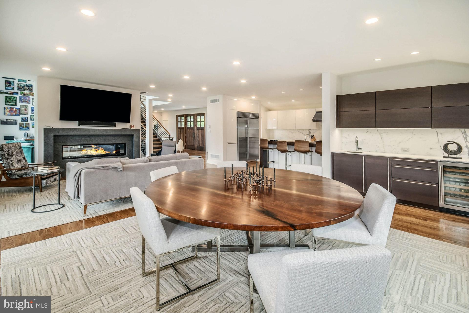 CHESTNUT HILL - Residential