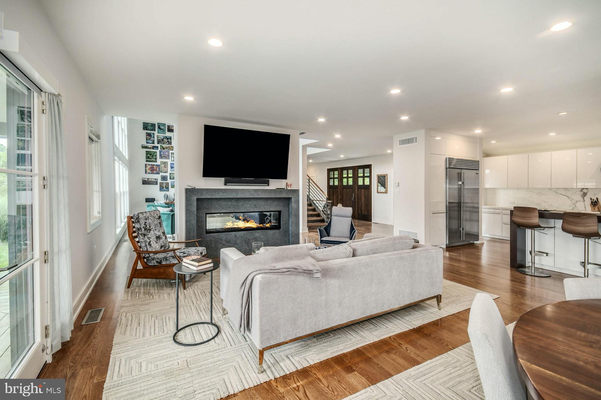 CHESTNUT HILL - Residential