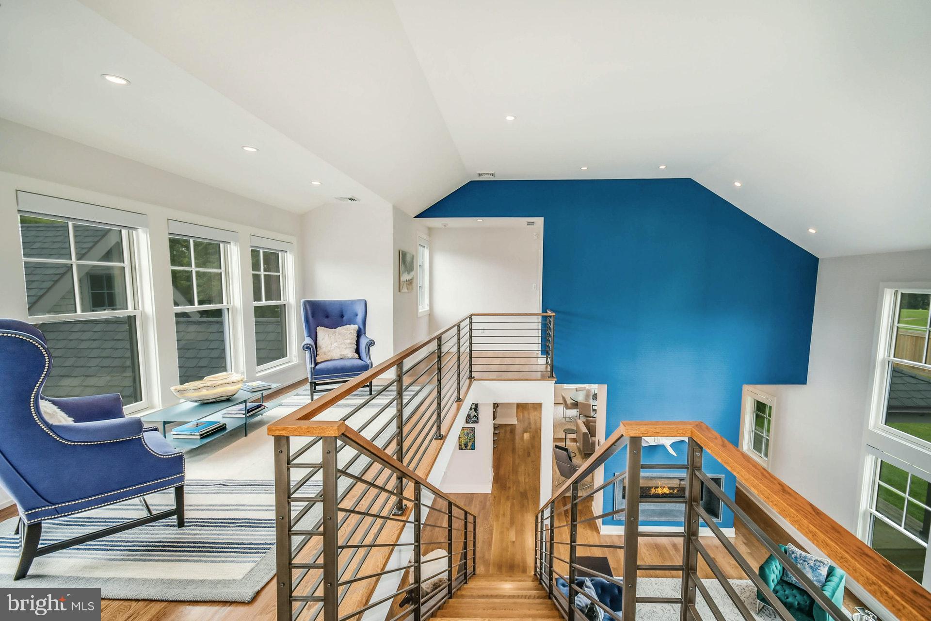 CHESTNUT HILL - Residential