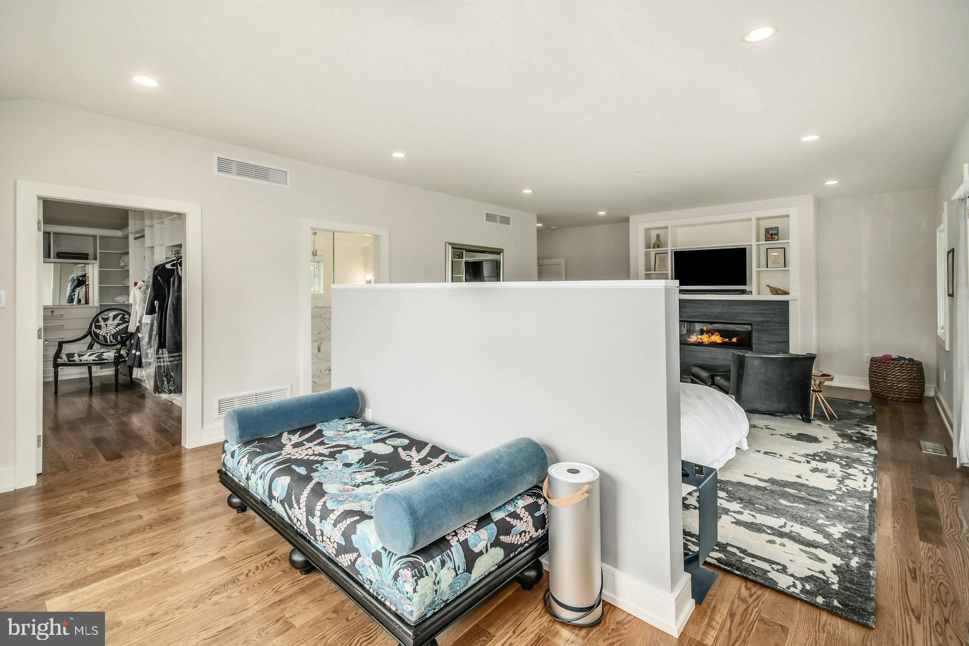 CHESTNUT HILL - Residential