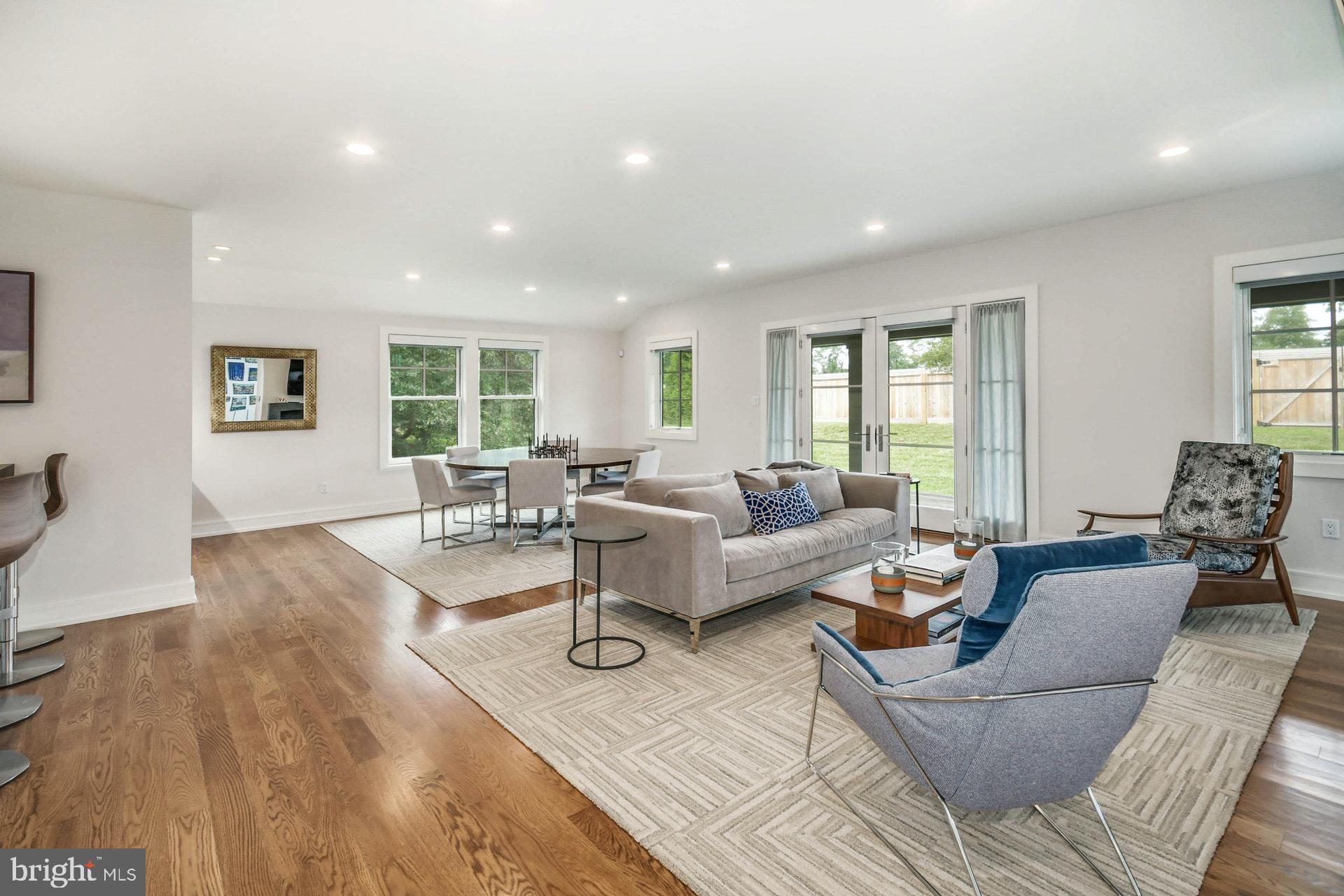 CHESTNUT HILL - Residential