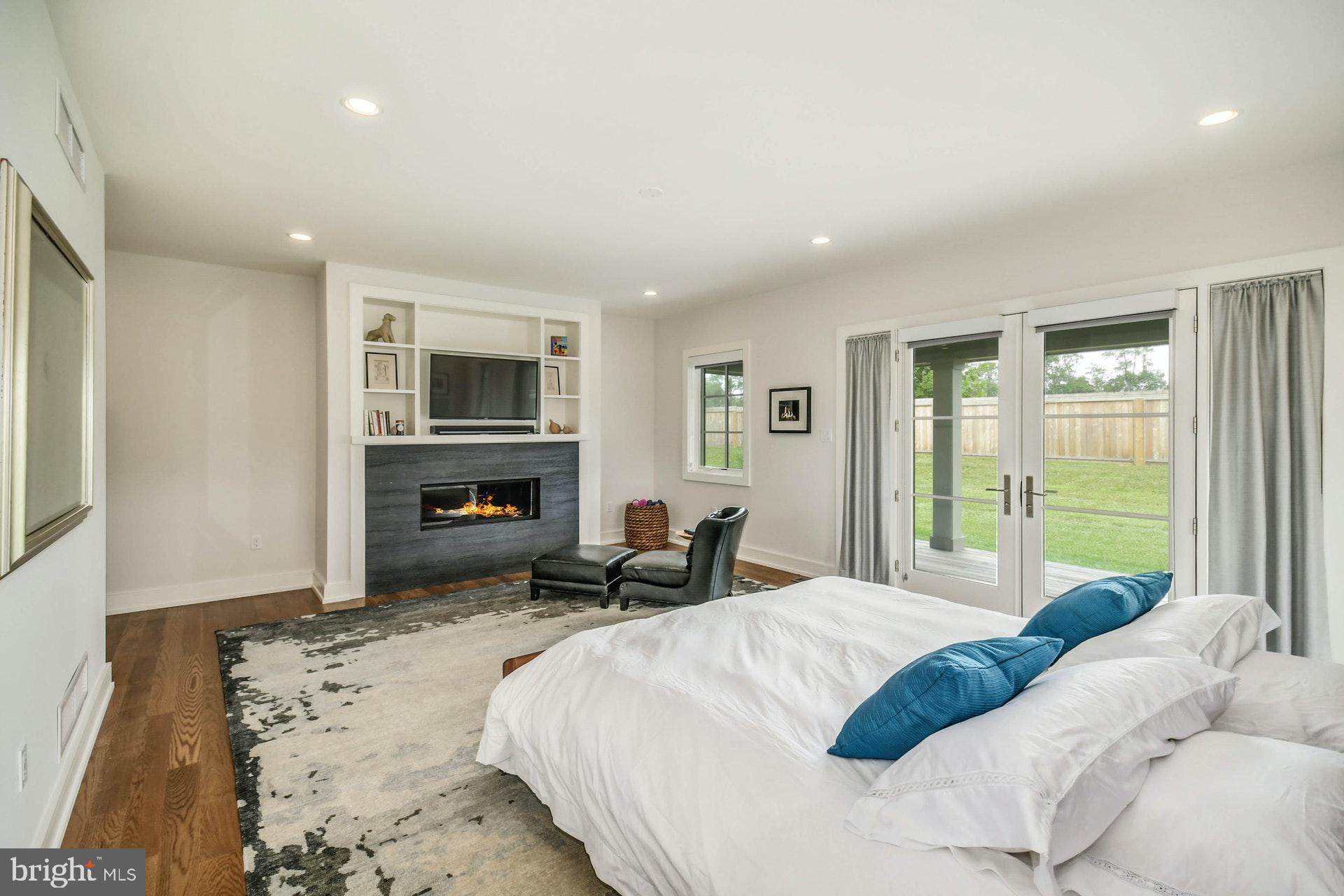 CHESTNUT HILL - Residential