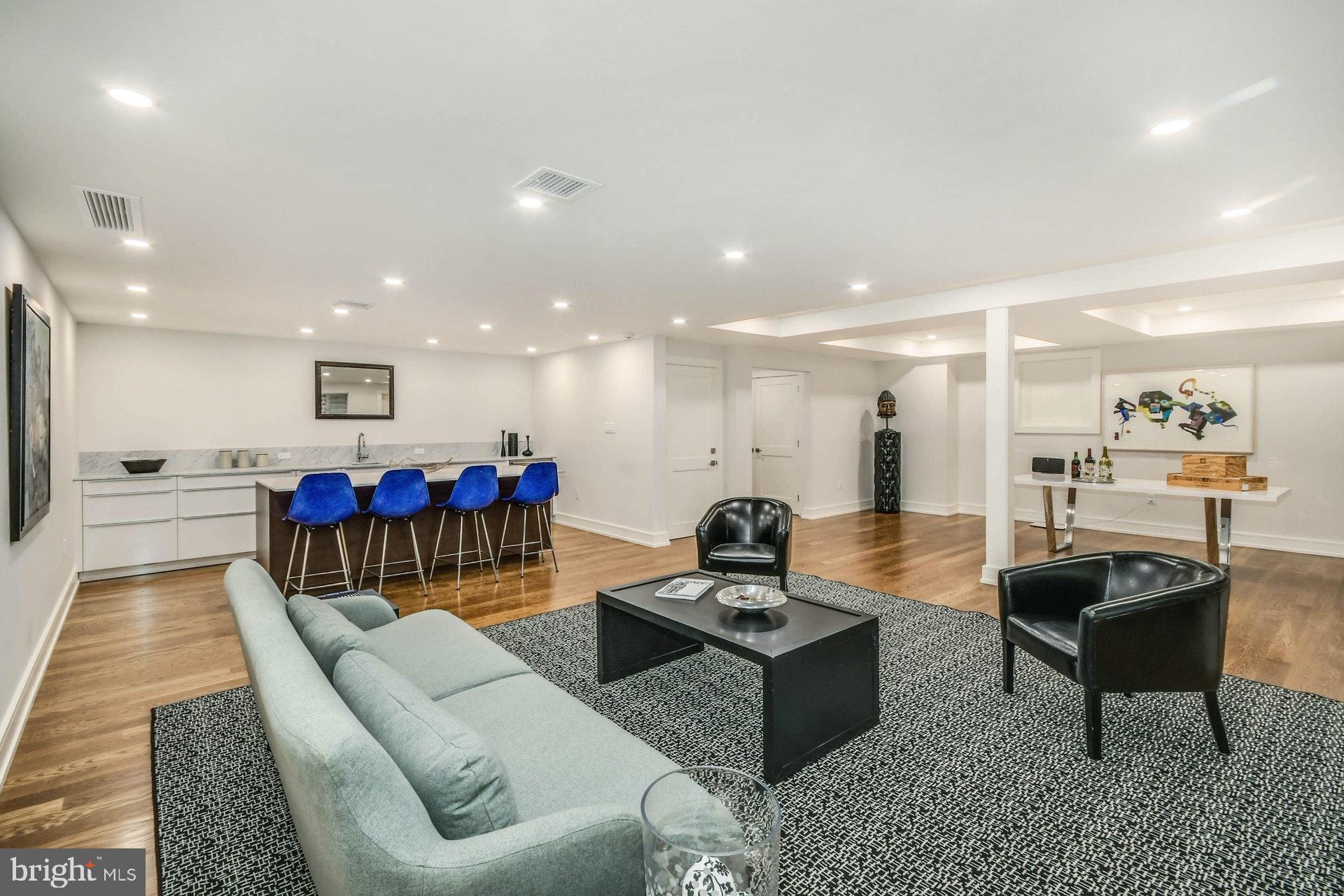 CHESTNUT HILL - Residential