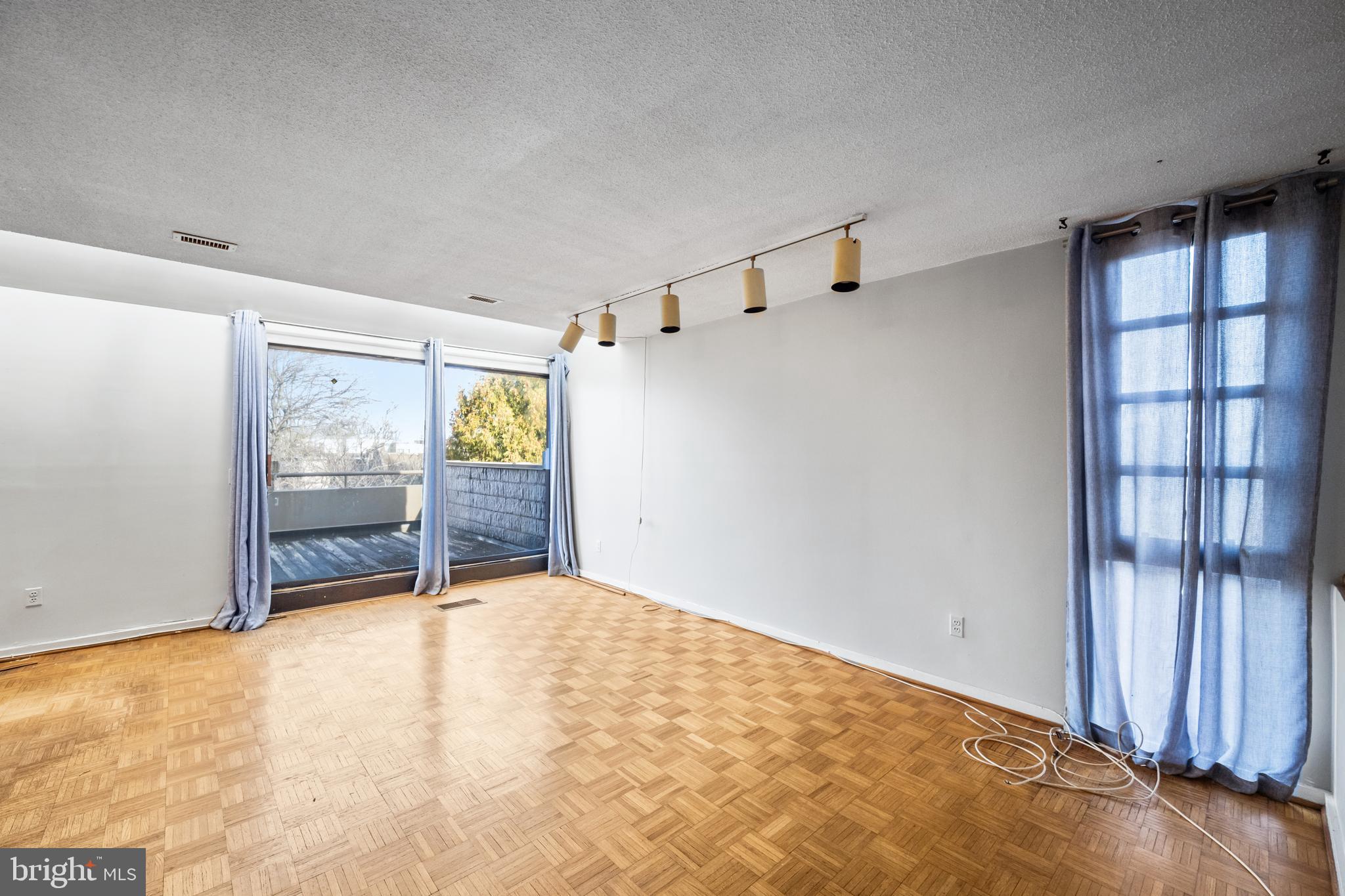 COLD SPRING NEWTOWN - Residential