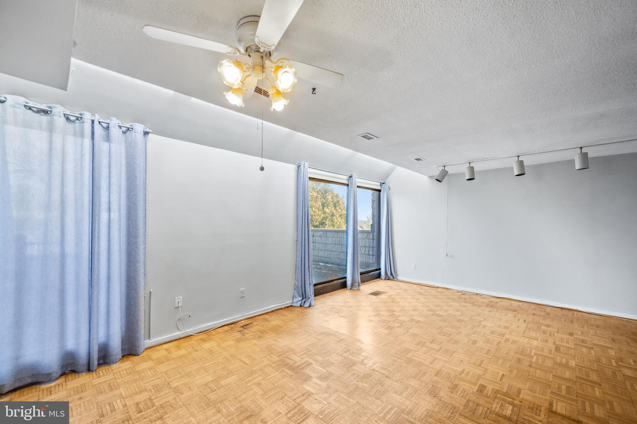 COLD SPRING NEWTOWN - Residential