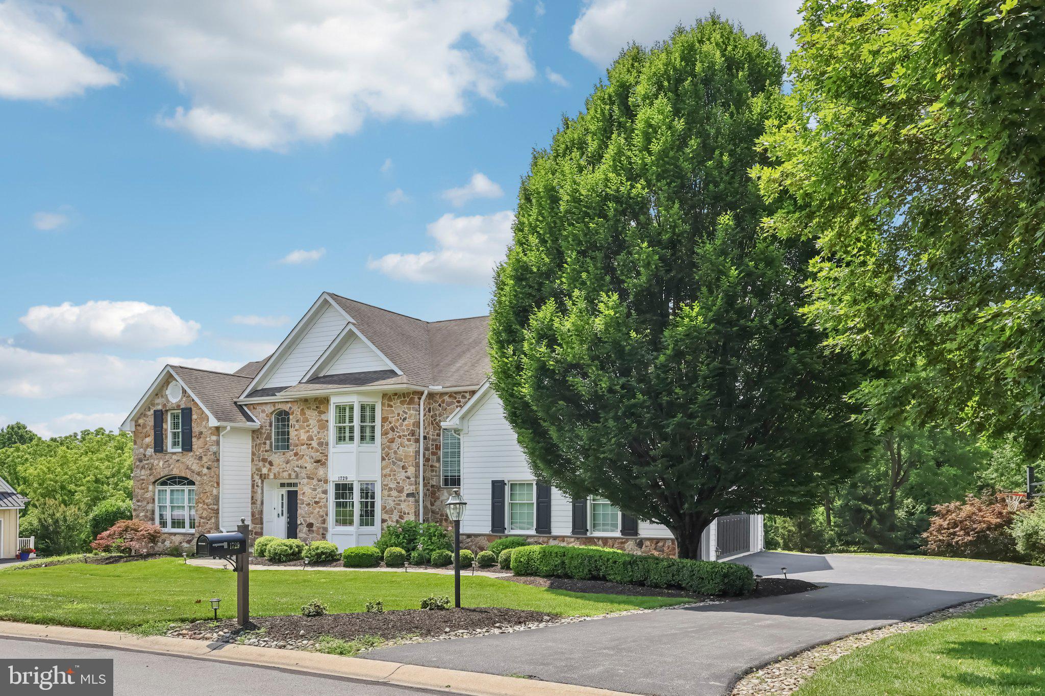 1729 TOWNE DRIVE