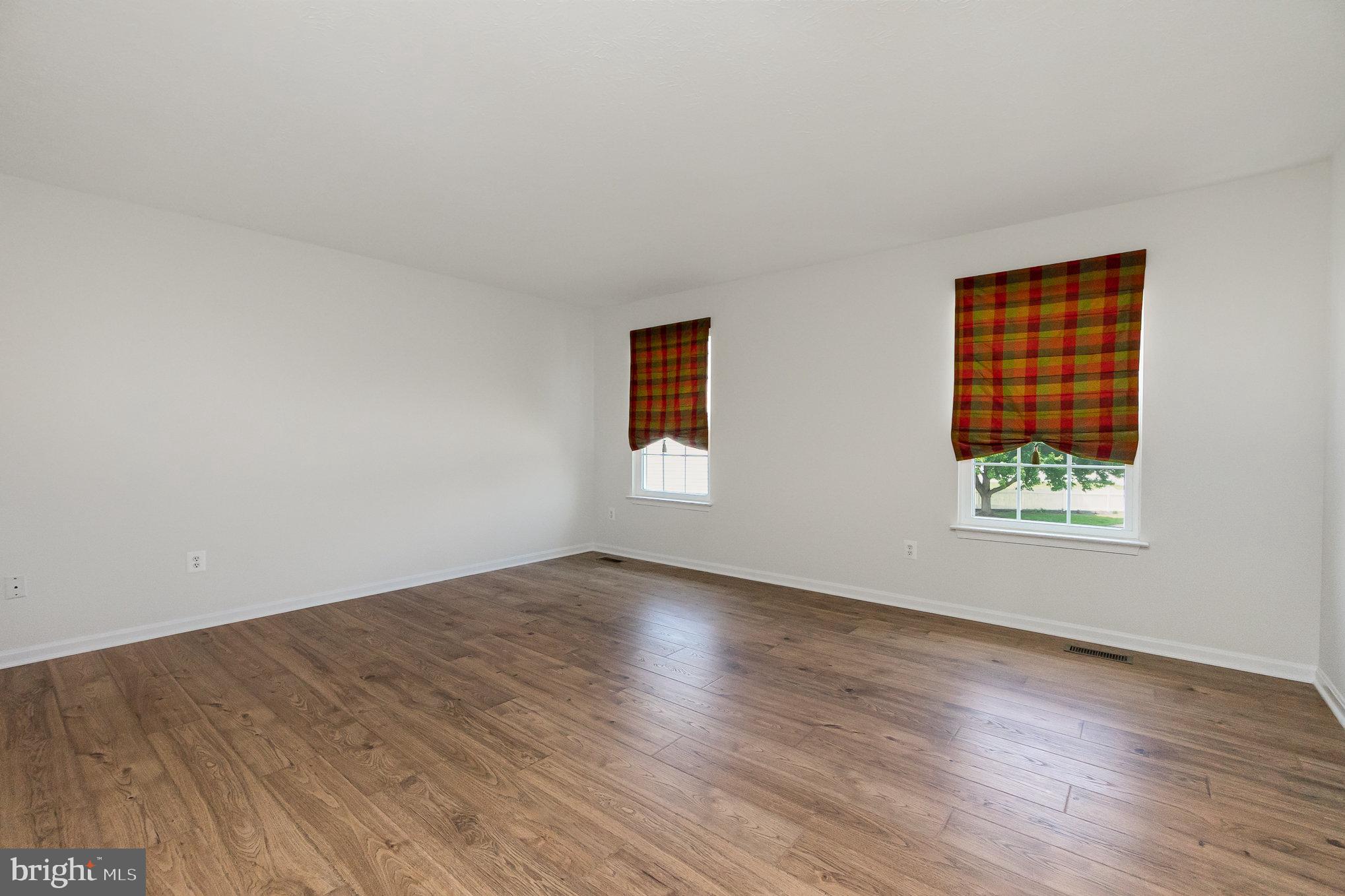 FOREST LAKES - Residential