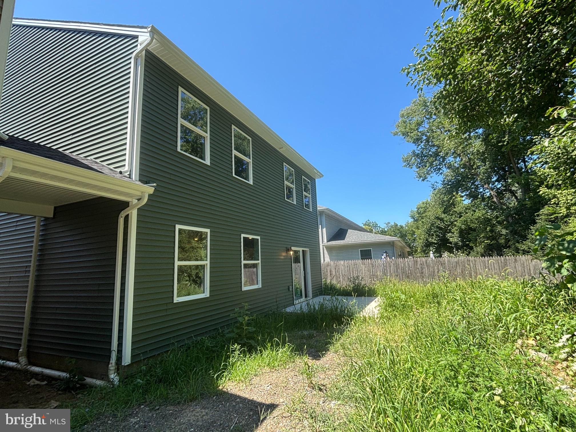 1077 DIANNE DRIVE