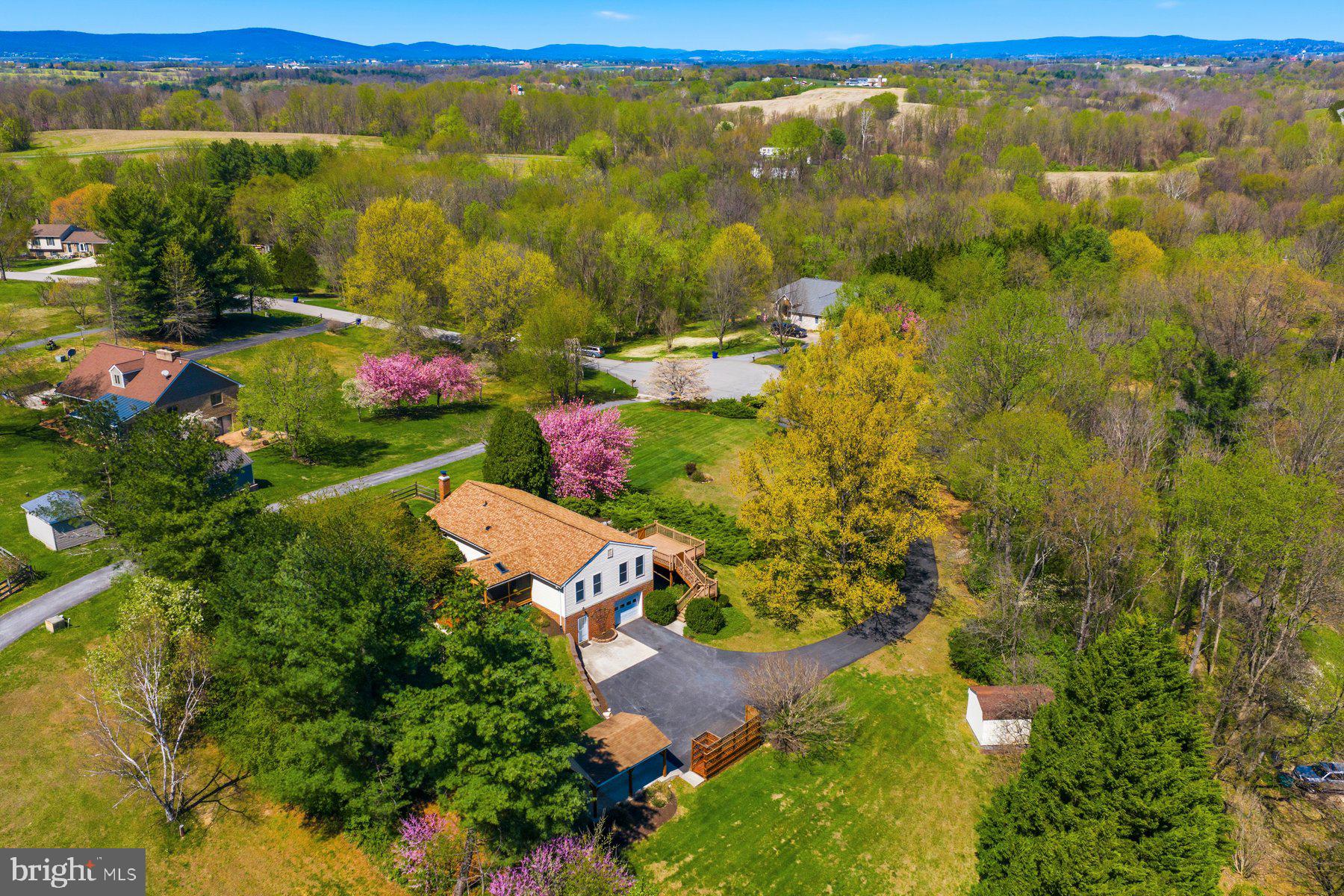 BOSS ARNOLD VILLAGE - Residential