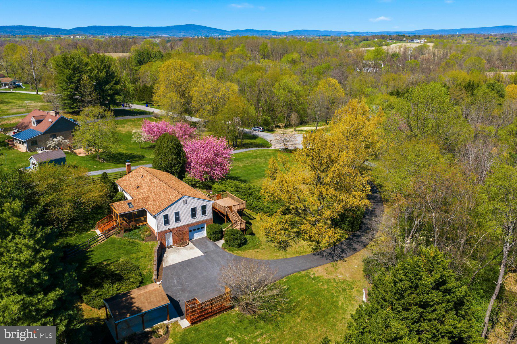 BOSS ARNOLD VILLAGE - Residential