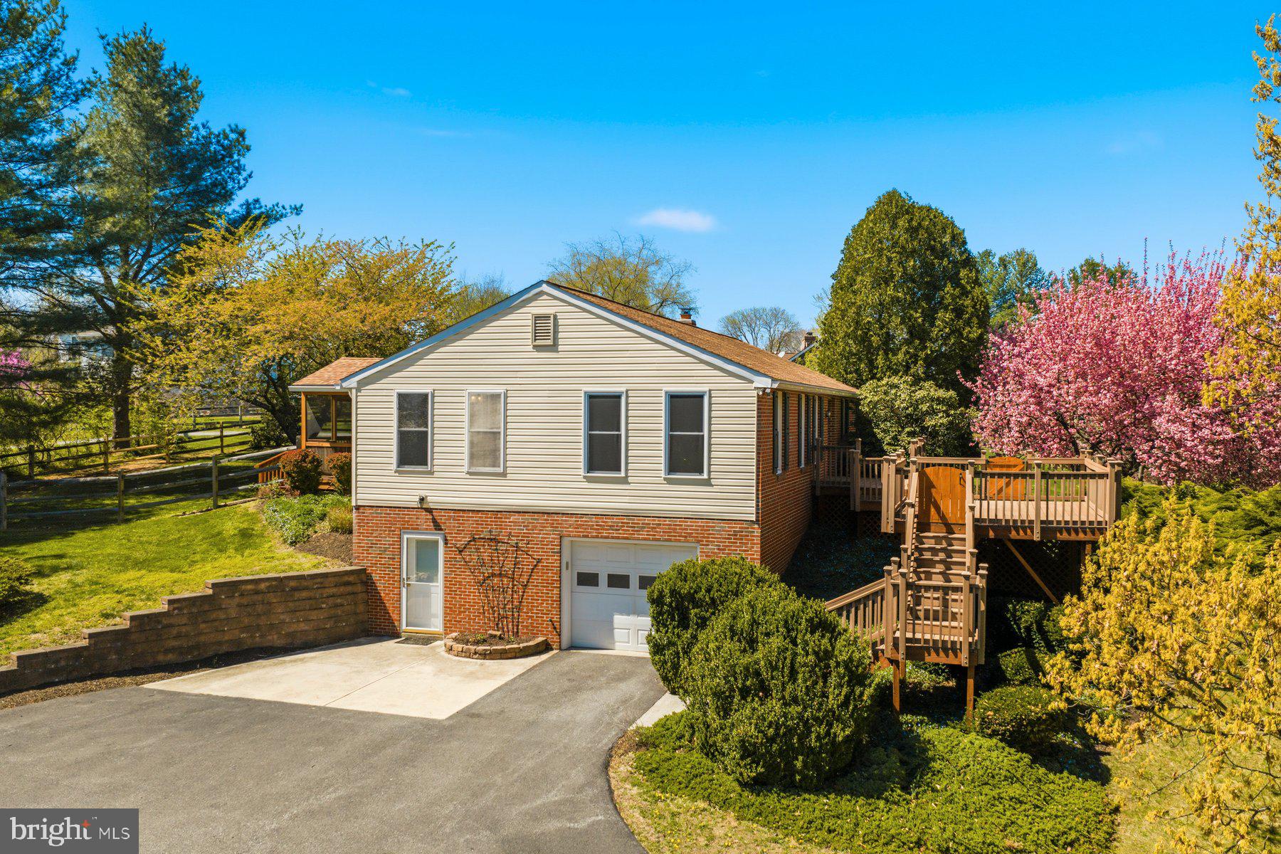 BOSS ARNOLD VILLAGE - Residential