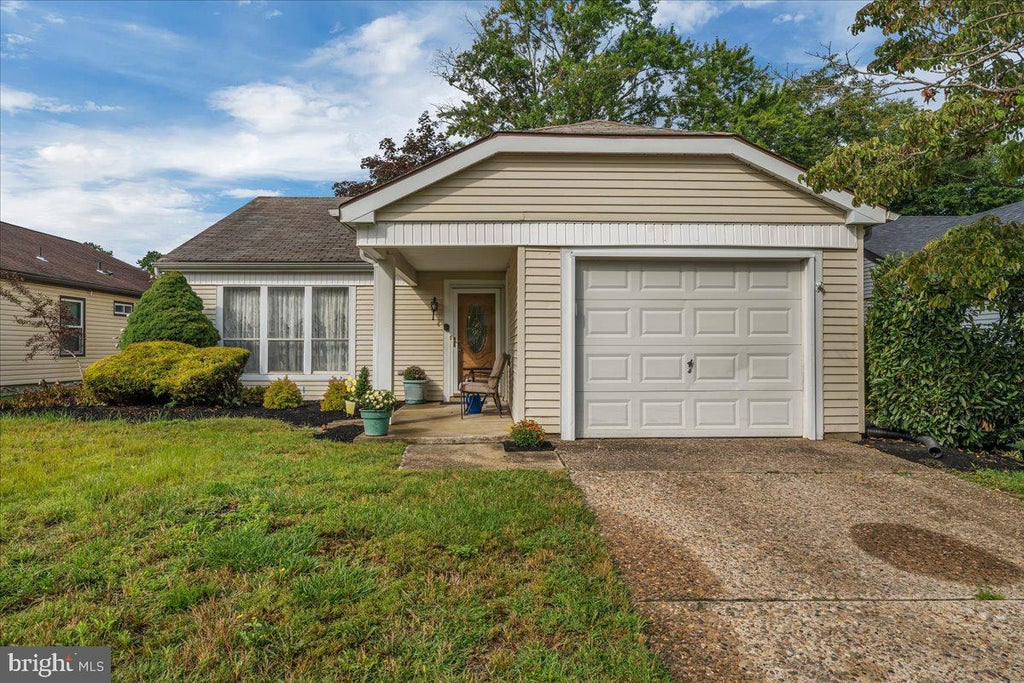 Photo of 17 Dunstable Road, SOUTHAMPTON, NJ 08088 (MLS # NJBL2119842)
