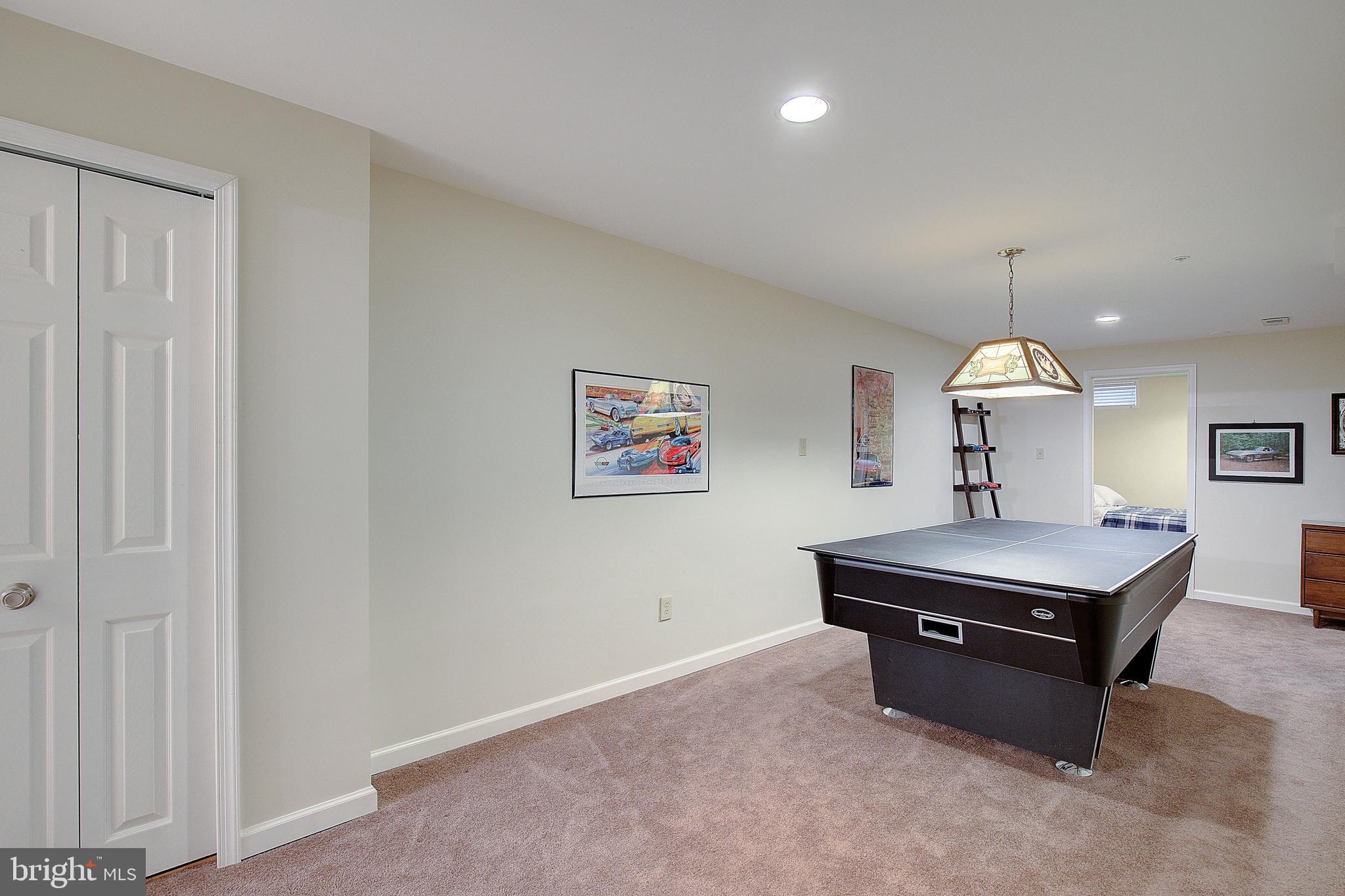 MOUNT OAK MANOR - Residential