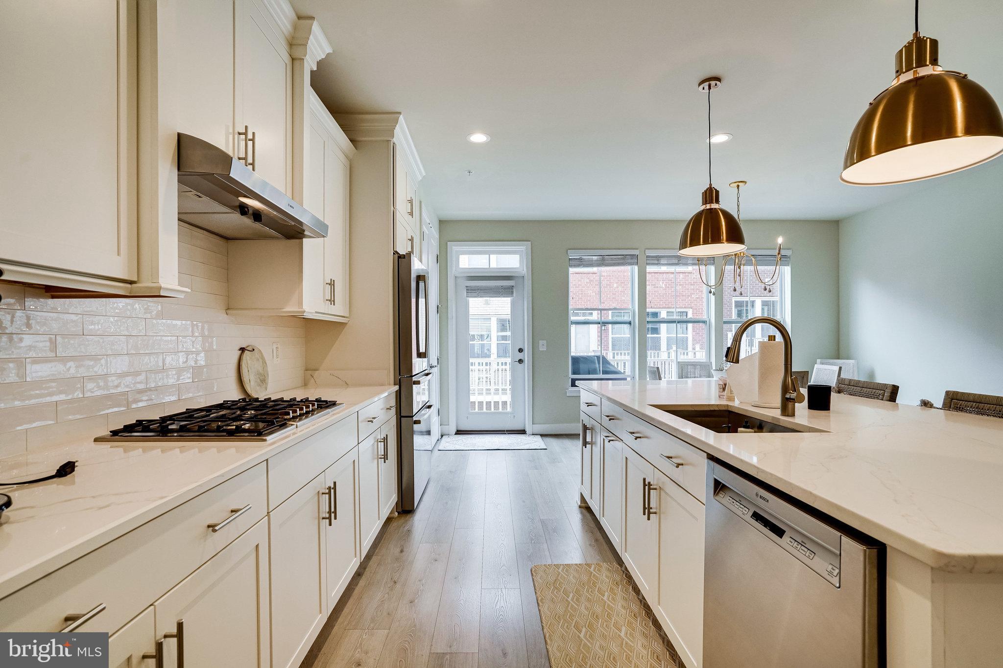1953 ROLAND CLARKE PLACE