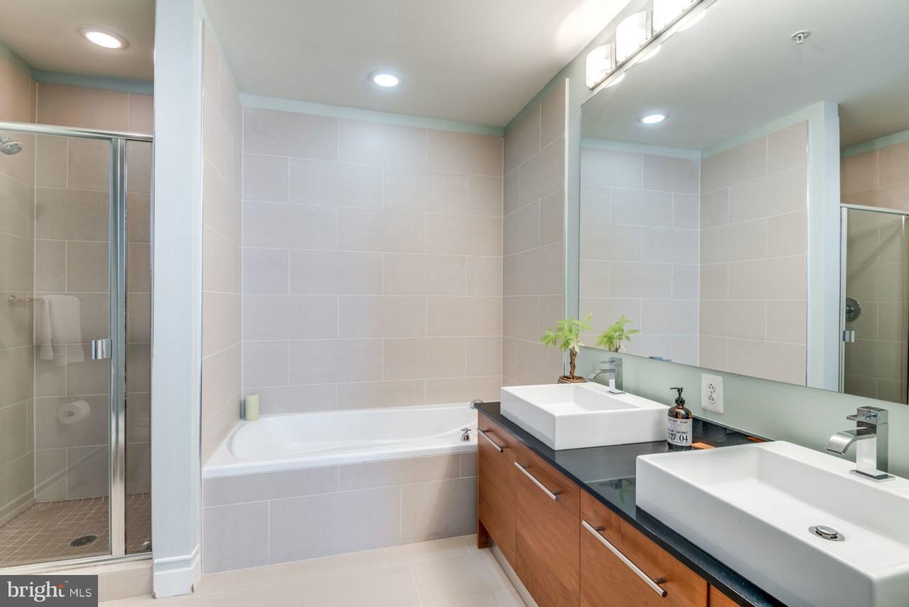 MIDTOWN ALEXANDRIA STATION CONDOMINIUM - Residential Lease