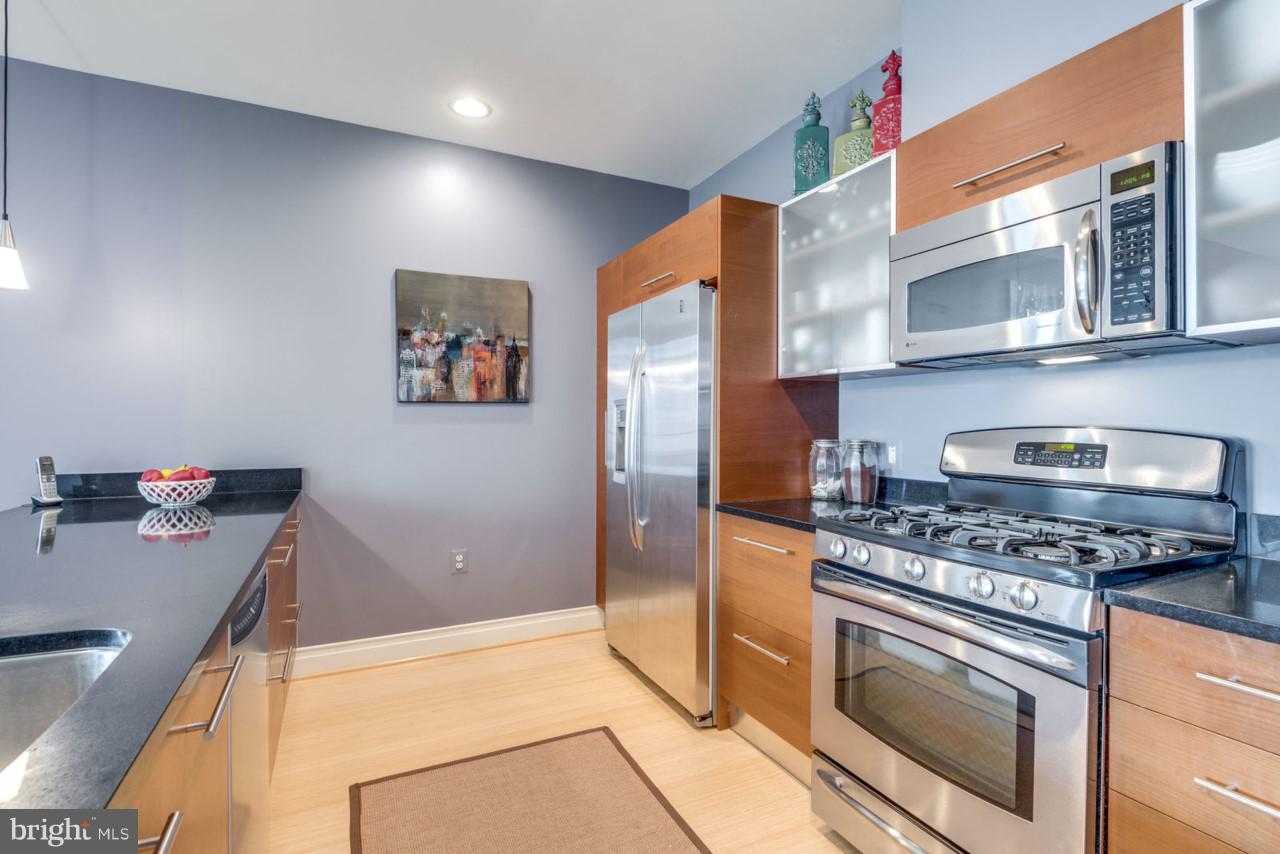 MIDTOWN ALEXANDRIA STATION CONDOMINIUM - Residential Lease