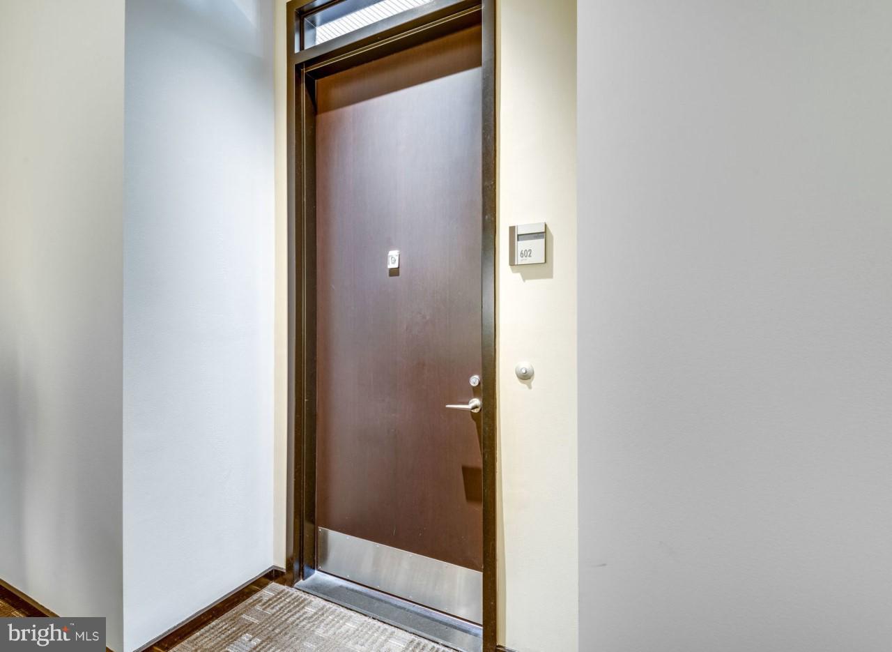 MIDTOWN ALEXANDRIA STATION CONDOMINIUM - Residential Lease