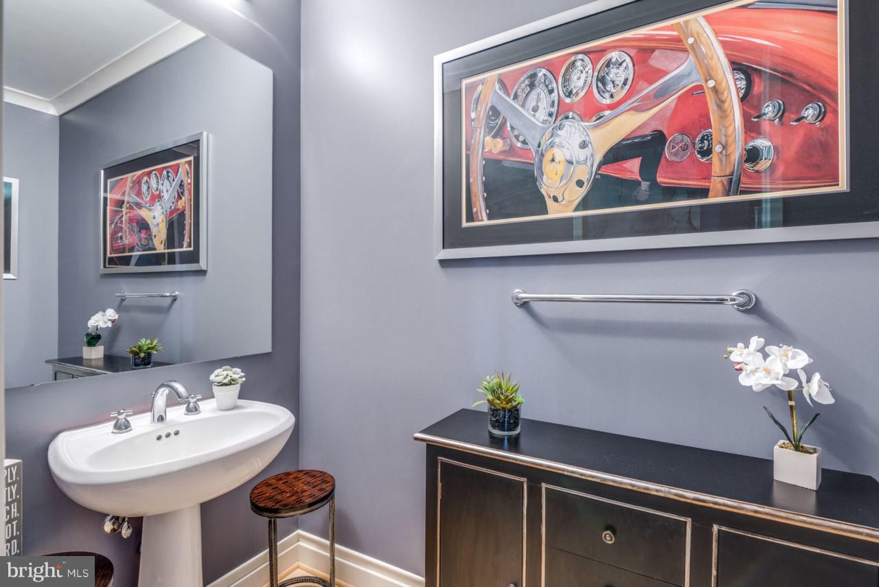 MIDTOWN ALEXANDRIA STATION CONDOMINIUM - Residential Lease