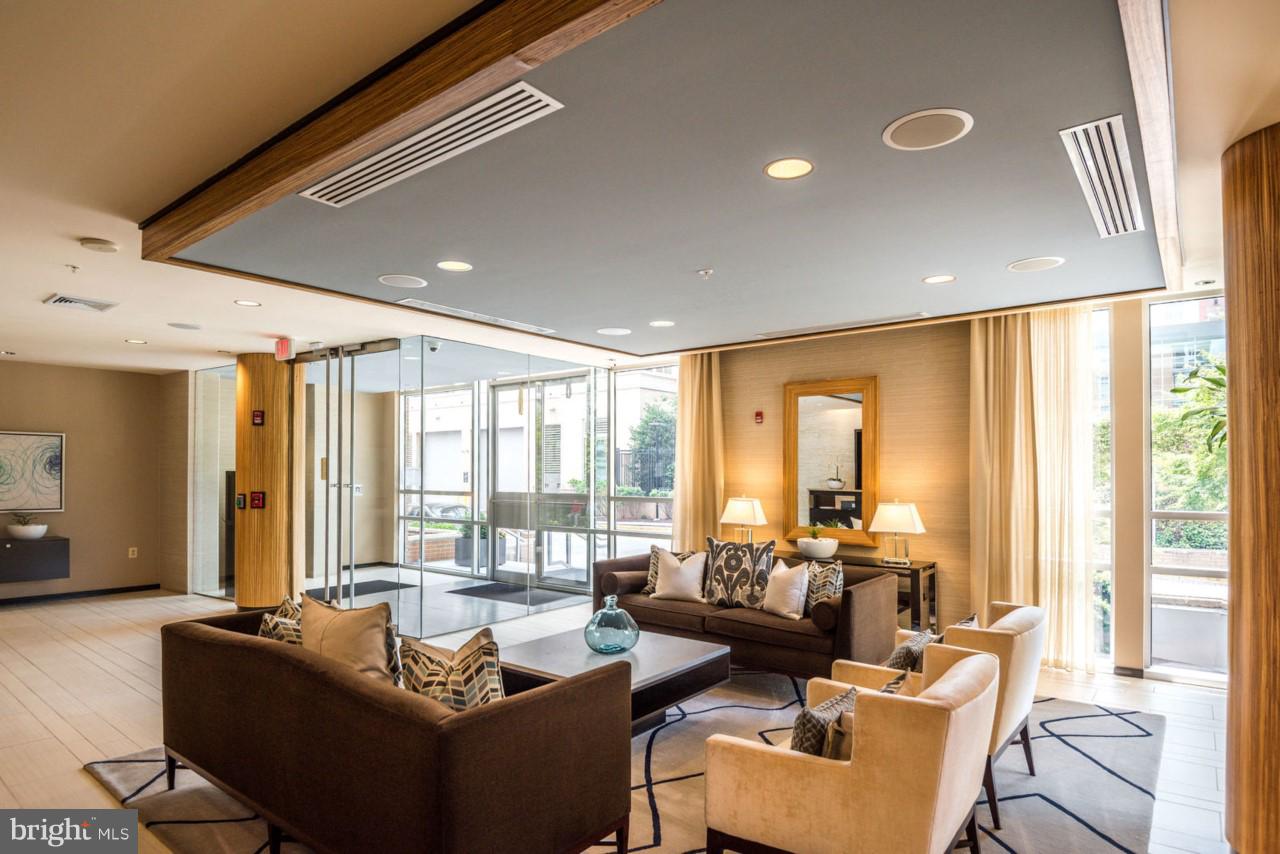 MIDTOWN ALEXANDRIA STATION CONDOMINIUM - Residential Lease