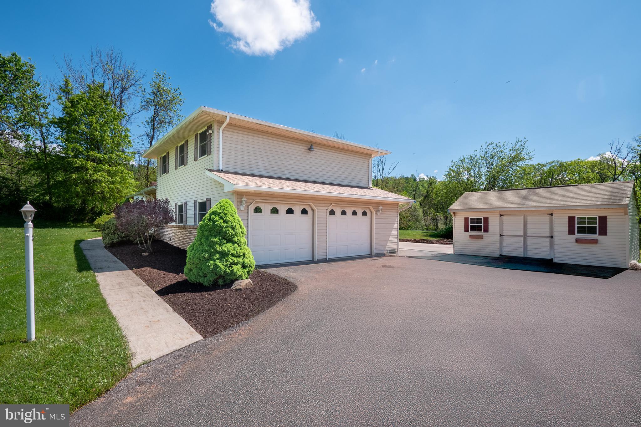 4015 LOWER SAUCON ROAD