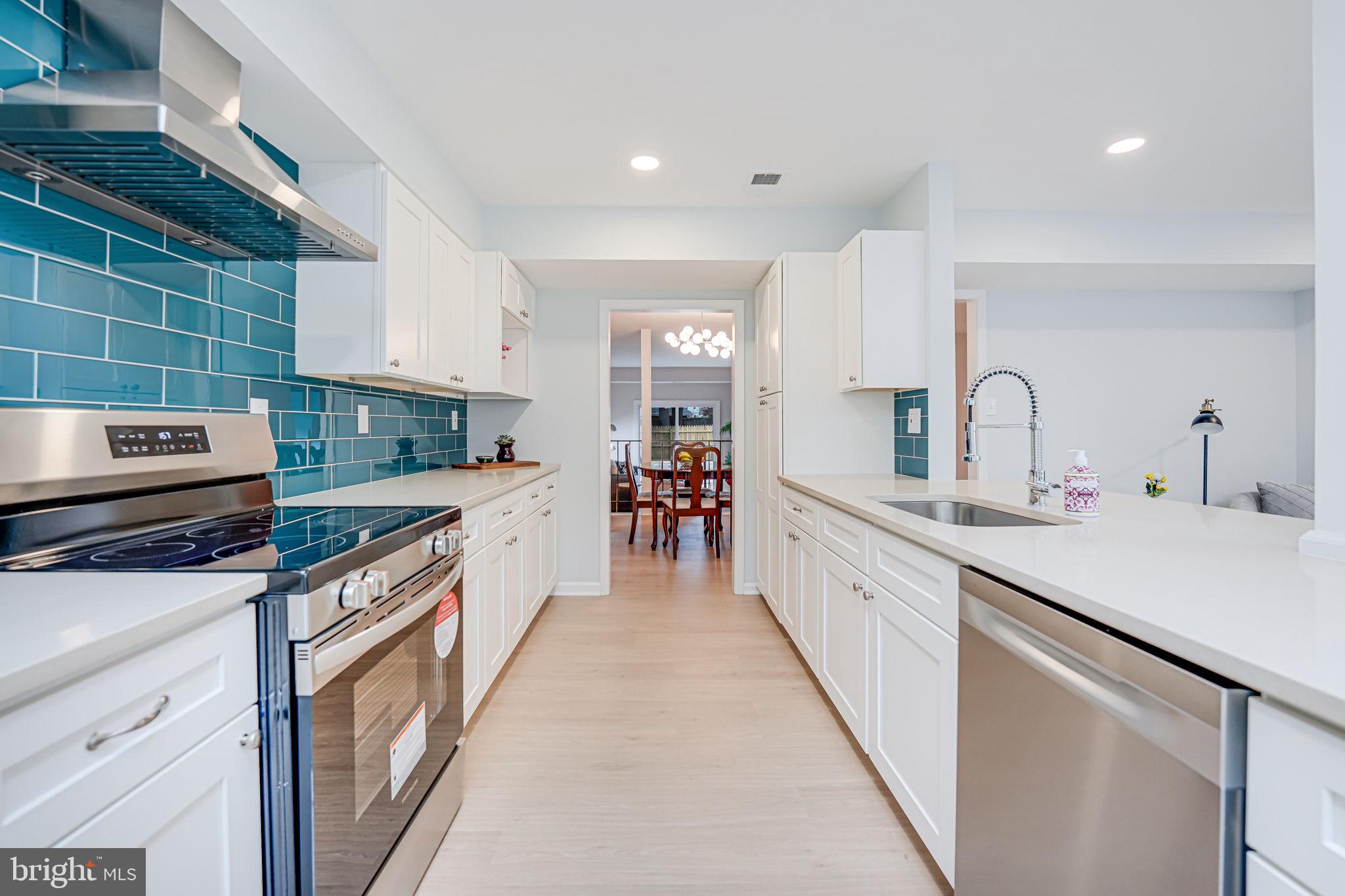 TOWNES OF MOOREFIELD - Residential