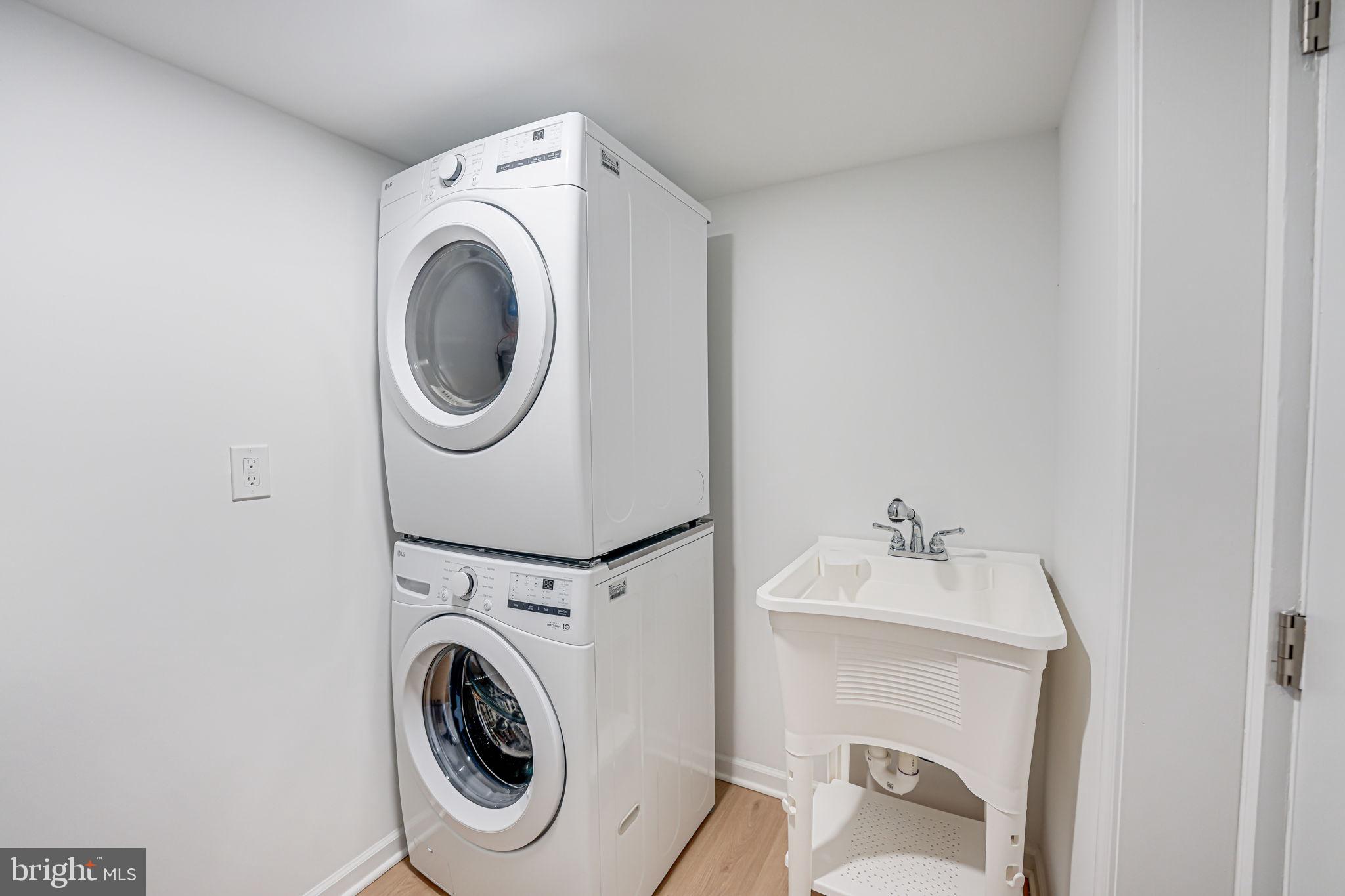 TOWNES OF MOOREFIELD - Residential